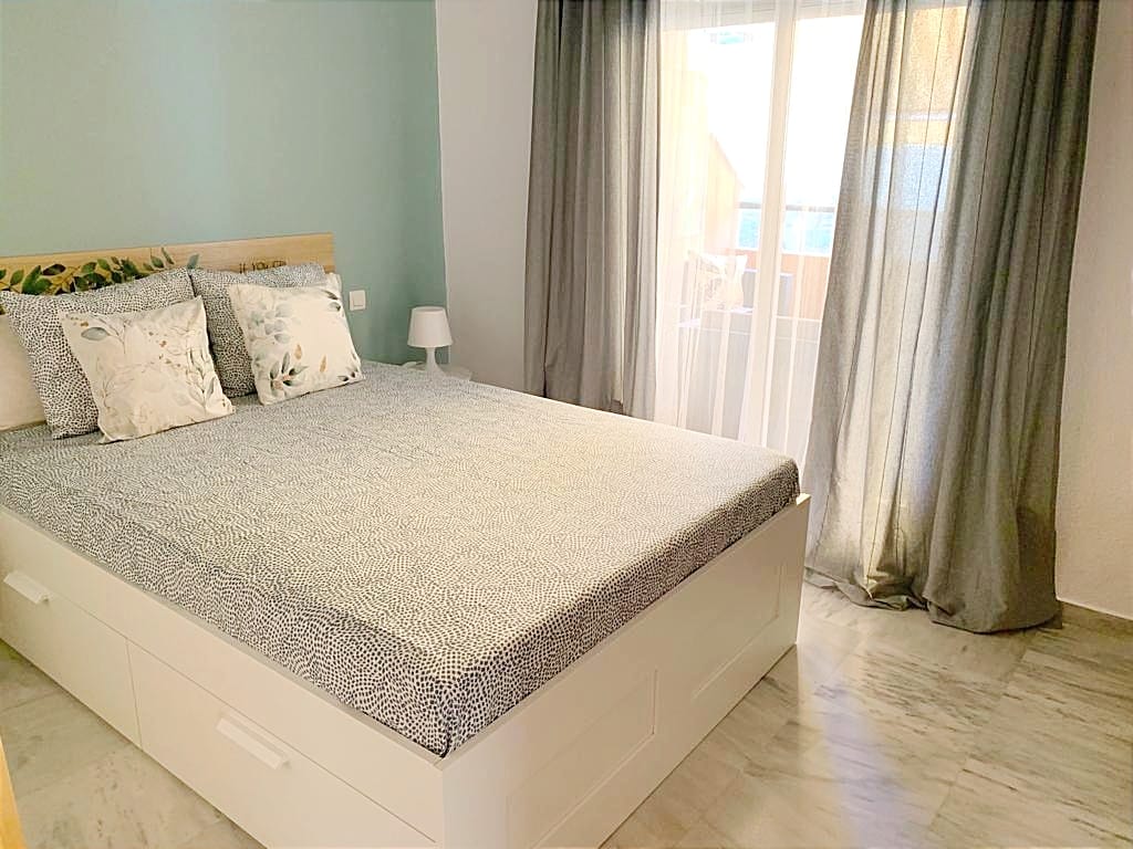 SE ALQUILA DE 21.9.26-30.6.27 PRECIOSO APARTAMENTO  TIPO ADOSADO EN NUEVA TORREQUEBRADA  (BENALMADENA)