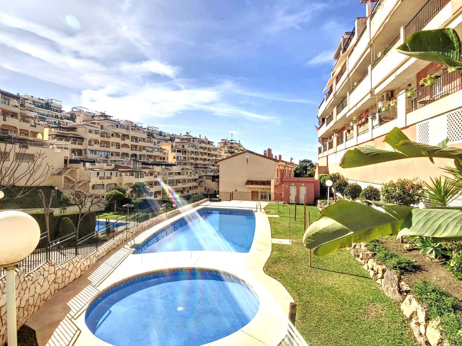 SE ALQUILA DE 21.9.26-30.6.27 PRECIOSO APARTAMENTO  TIPO ADOSADO EN NUEVA TORREQUEBRADA  (BENALMADENA)