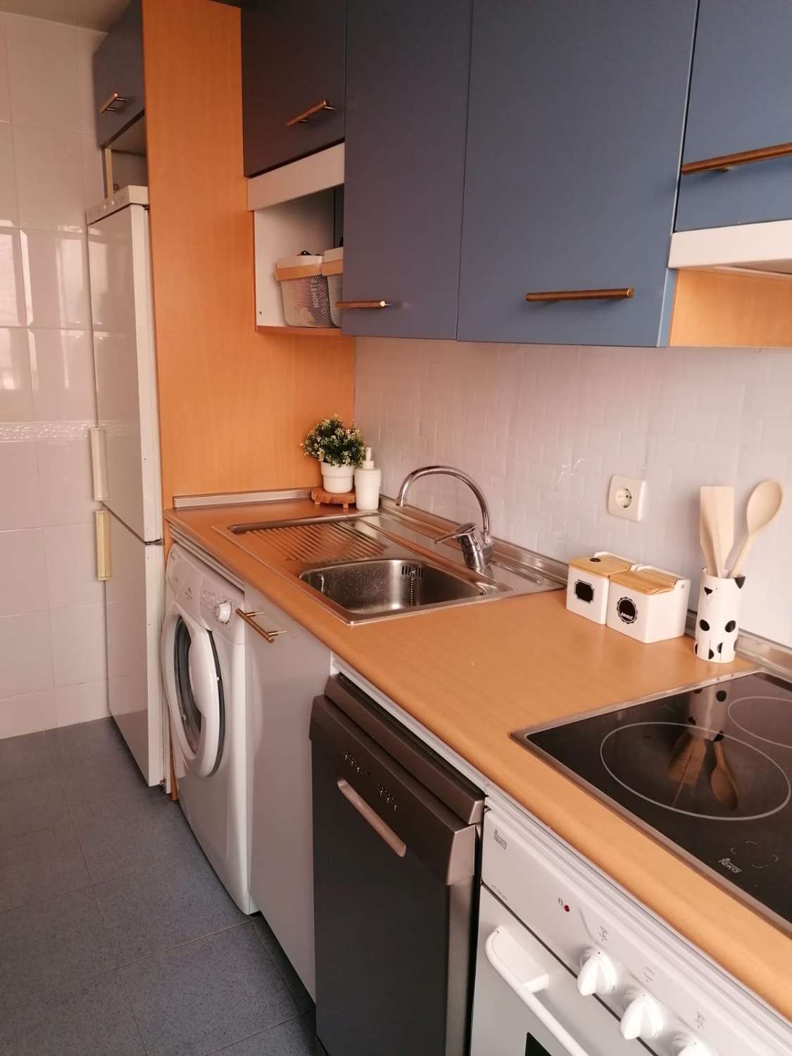SE ALQUILA DE 21.9.26-30.6.27 PRECIOSO APARTAMENTO  TIPO ADOSADO EN NUEVA TORREQUEBRADA  (BENALMADENA)