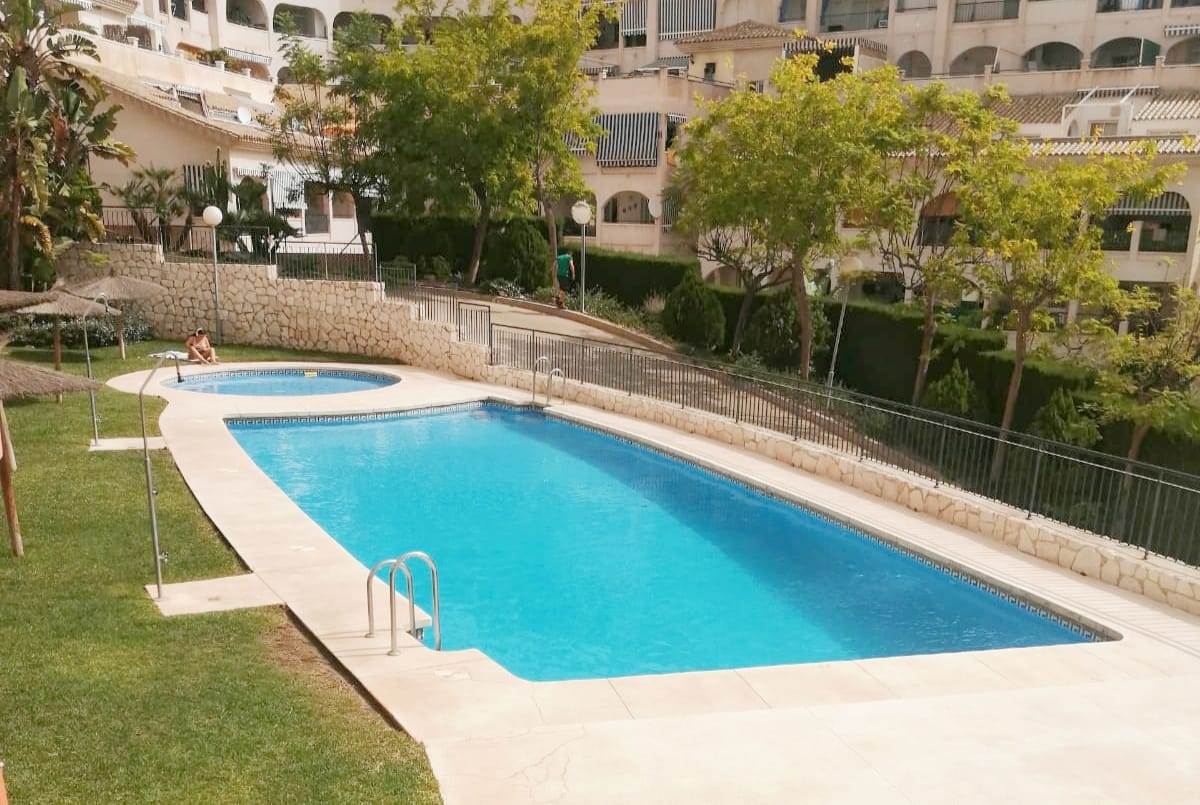 SE ALQUILA DE 21.9.26-30.6.27 PRECIOSO APARTAMENTO  TIPO ADOSADO EN NUEVA TORREQUEBRADA  (BENALMADENA)
