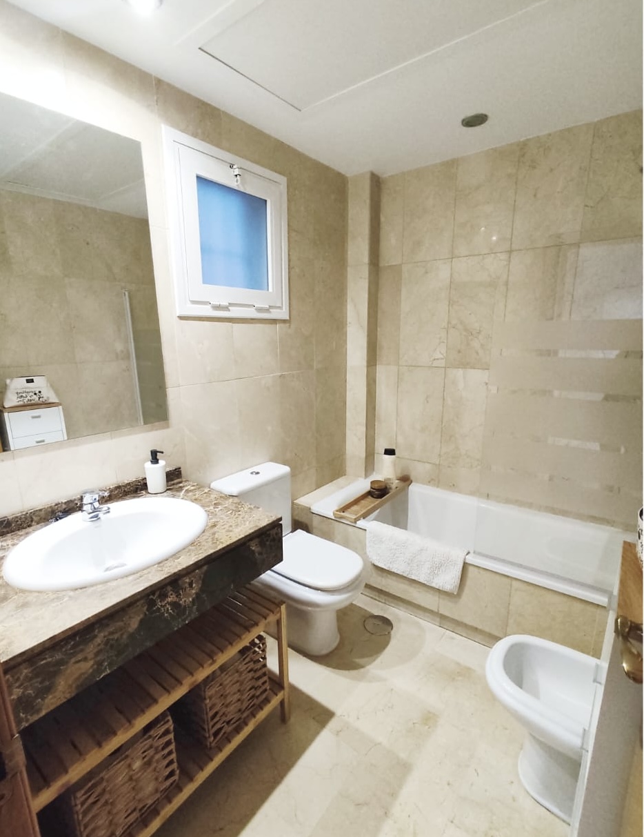 SE ALQUILA DE 21.9.26-30.6.27 PRECIOSO APARTAMENTO  TIPO ADOSADO EN NUEVA TORREQUEBRADA  (BENALMADENA)