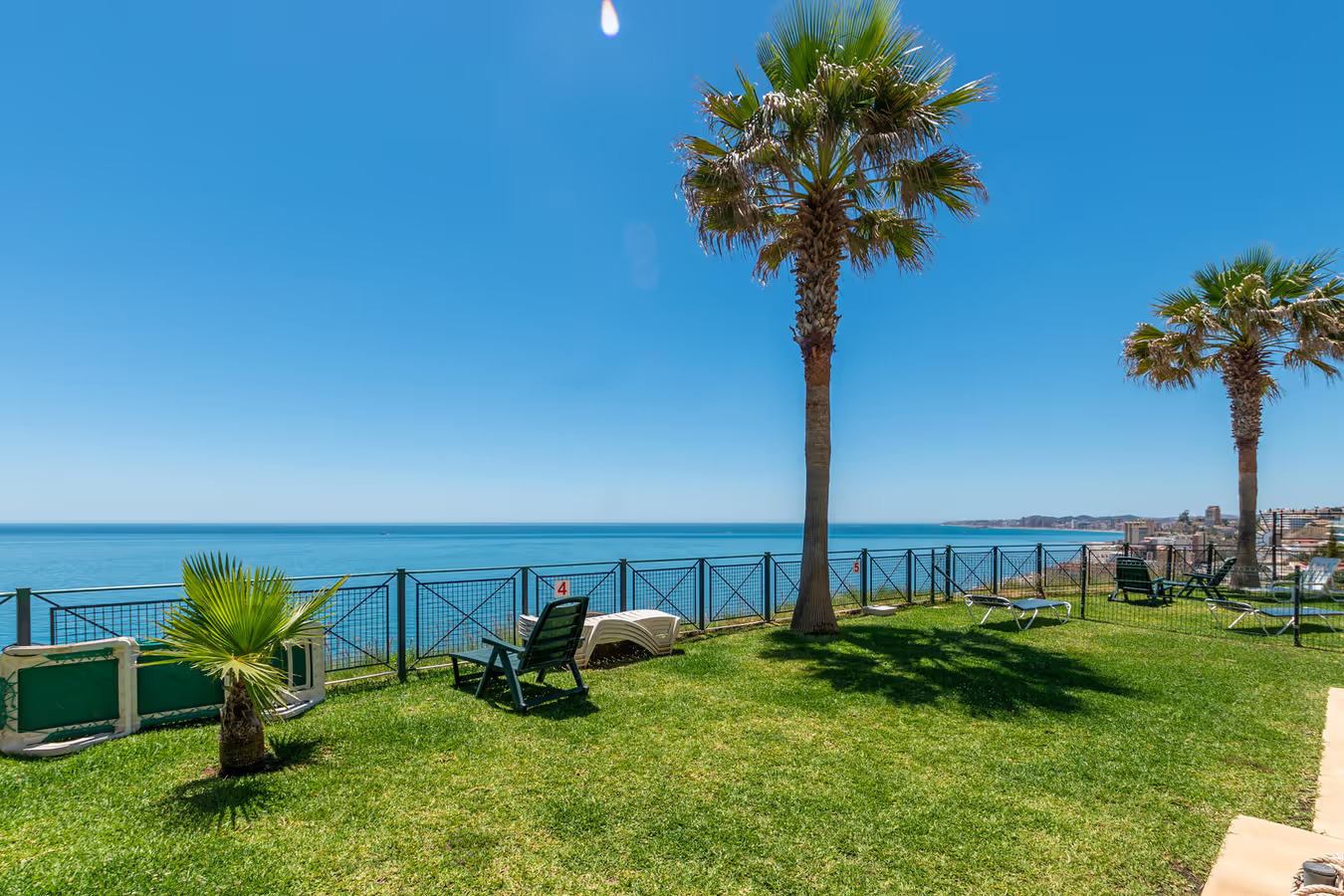 Magnifique appartement à vendre avec vue sur la mer dans la zone de la plage de la 1ère ligne Carvajal (Benalmadena)