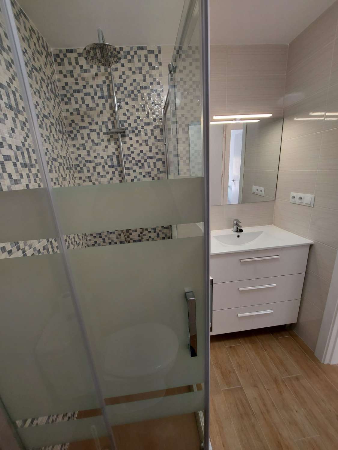 MEDIA TEMPORADA . SE ALQUILA DE 01.09.26-31.05.27 BONITO APARTAMENTO EN PLAYAMAR (TORREMOLINOS )