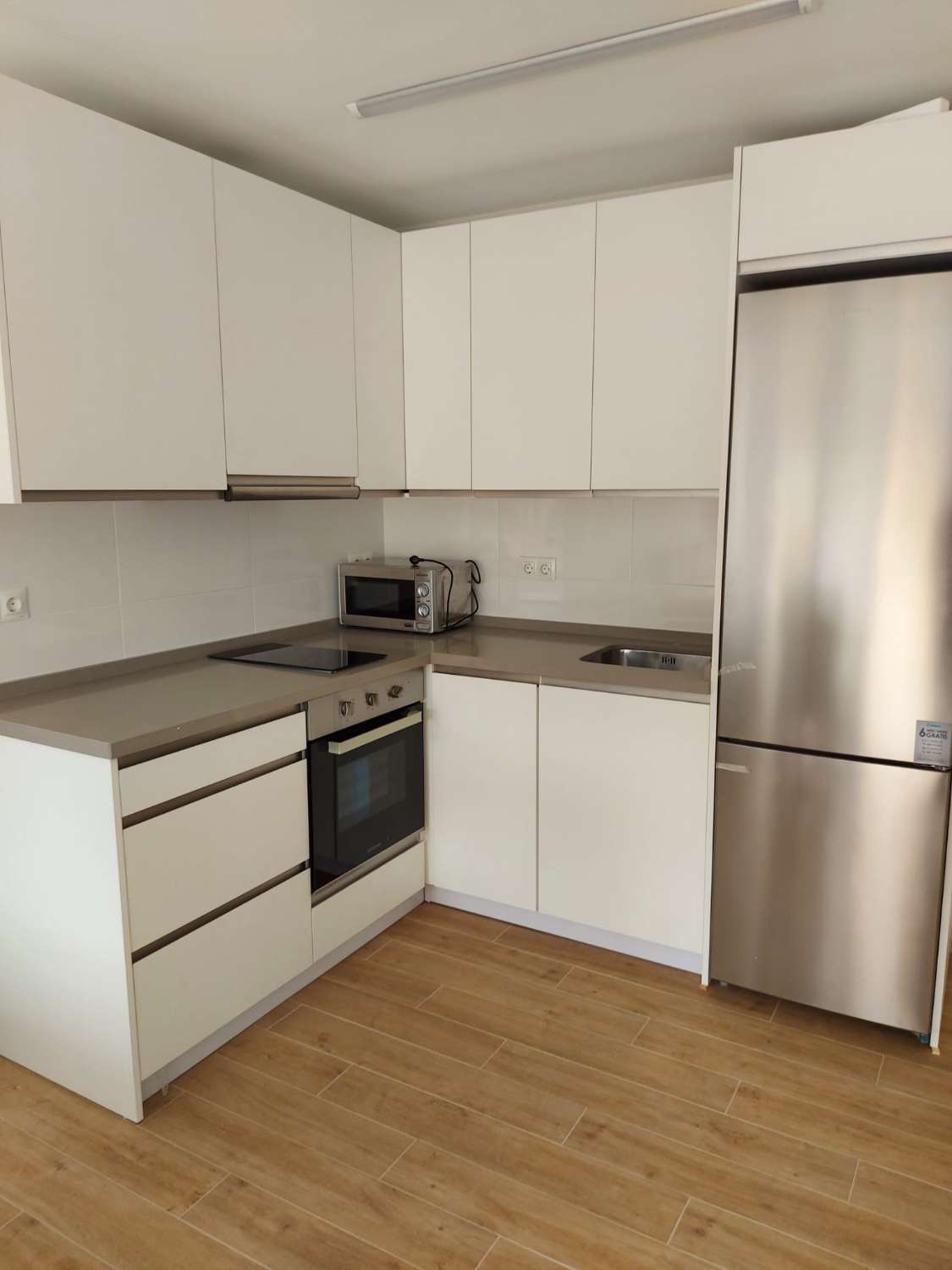 MEDIA TEMPORADA . SE ALQUILA DE 01.09.26-31.05.27 BONITO APARTAMENTO EN PLAYAMAR (TORREMOLINOS )