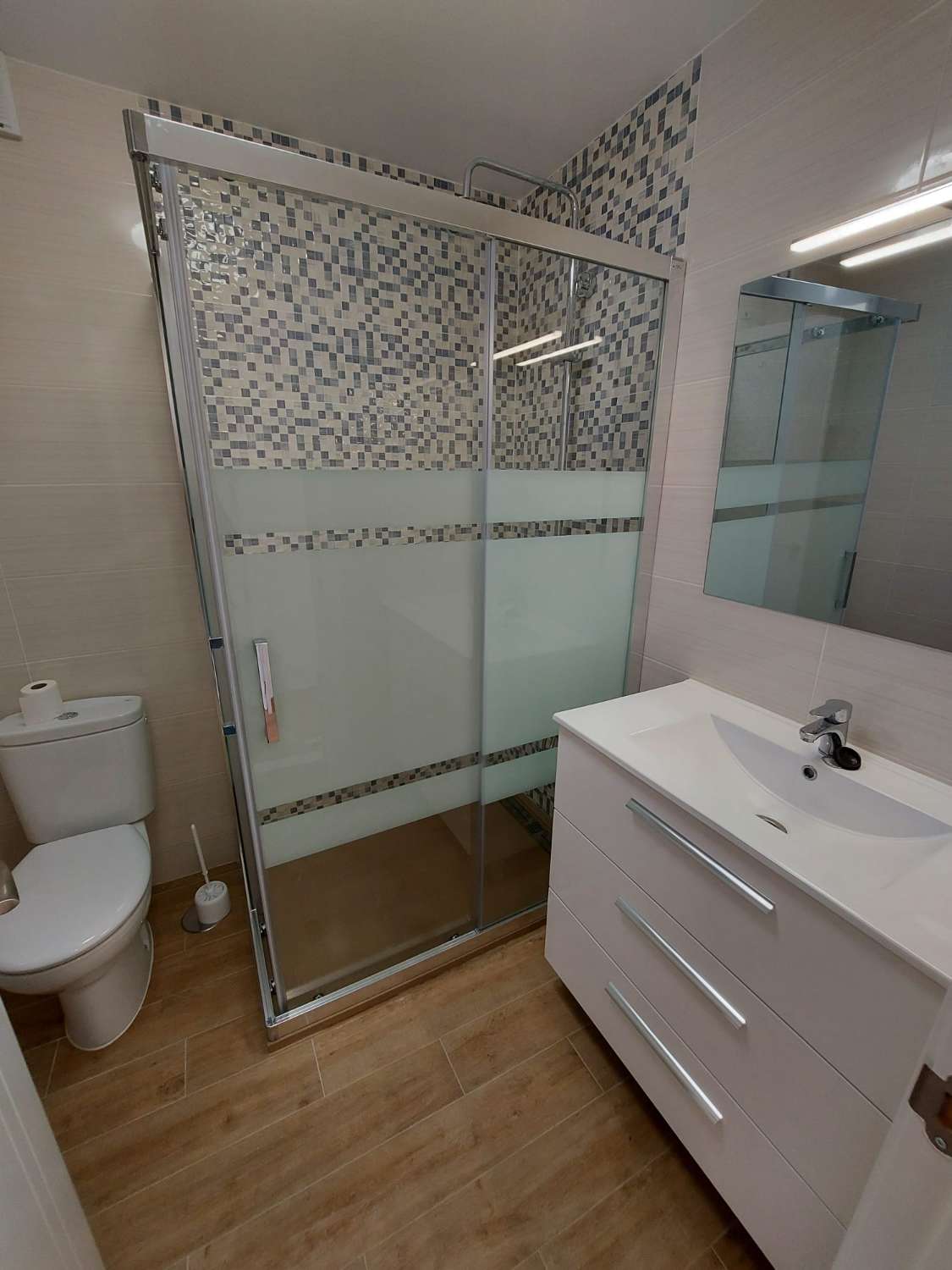 MEDIA TEMPORADA . SE ALQUILA DE 01.09.26-31.05.27 BONITO APARTAMENTO EN PLAYAMAR (TORREMOLINOS )