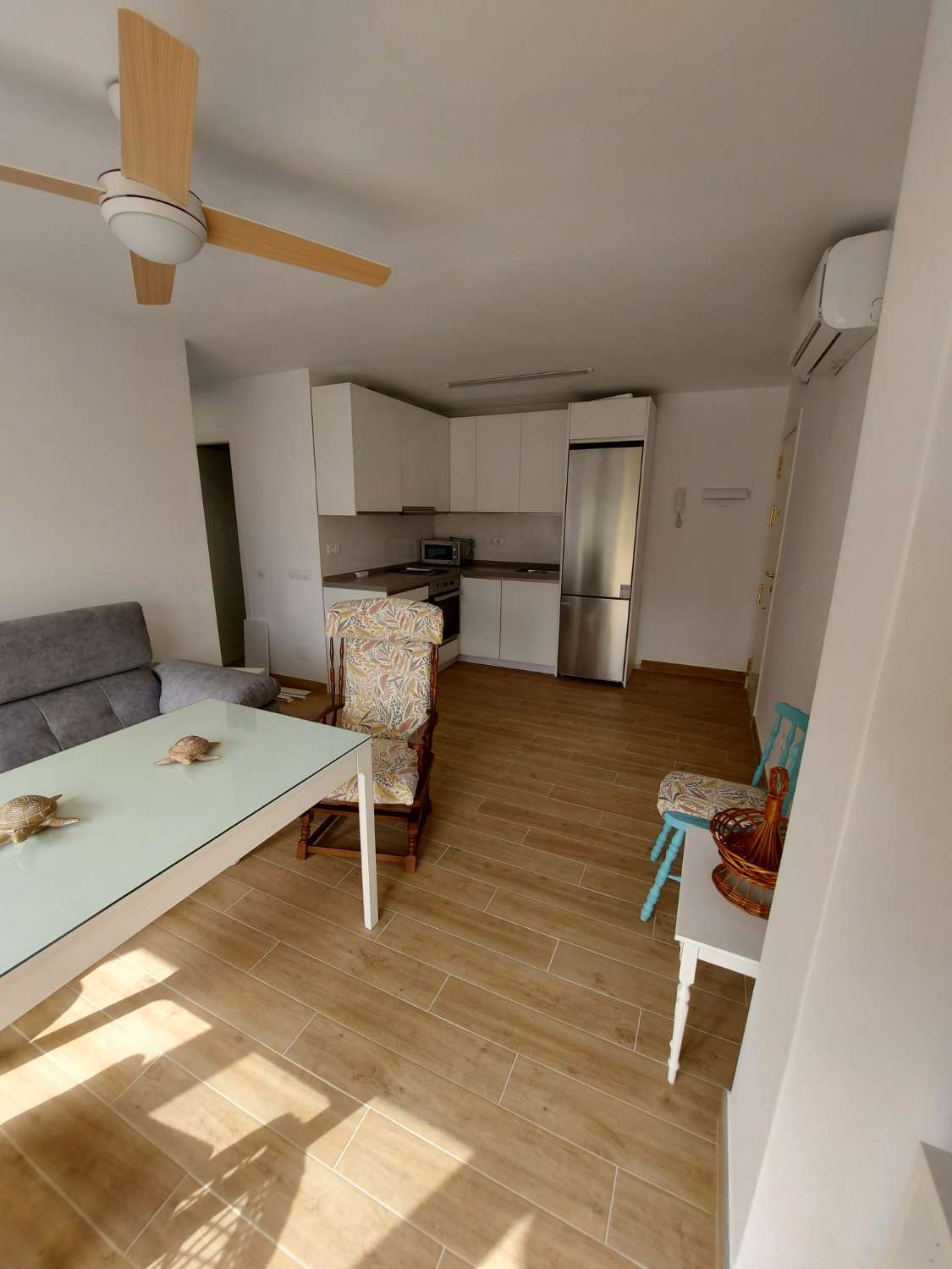 MEDIA TEMPORADA . SE ALQUILA DE 01.09.26-31.05.27 BONITO APARTAMENTO EN PLAYAMAR (TORREMOLINOS )