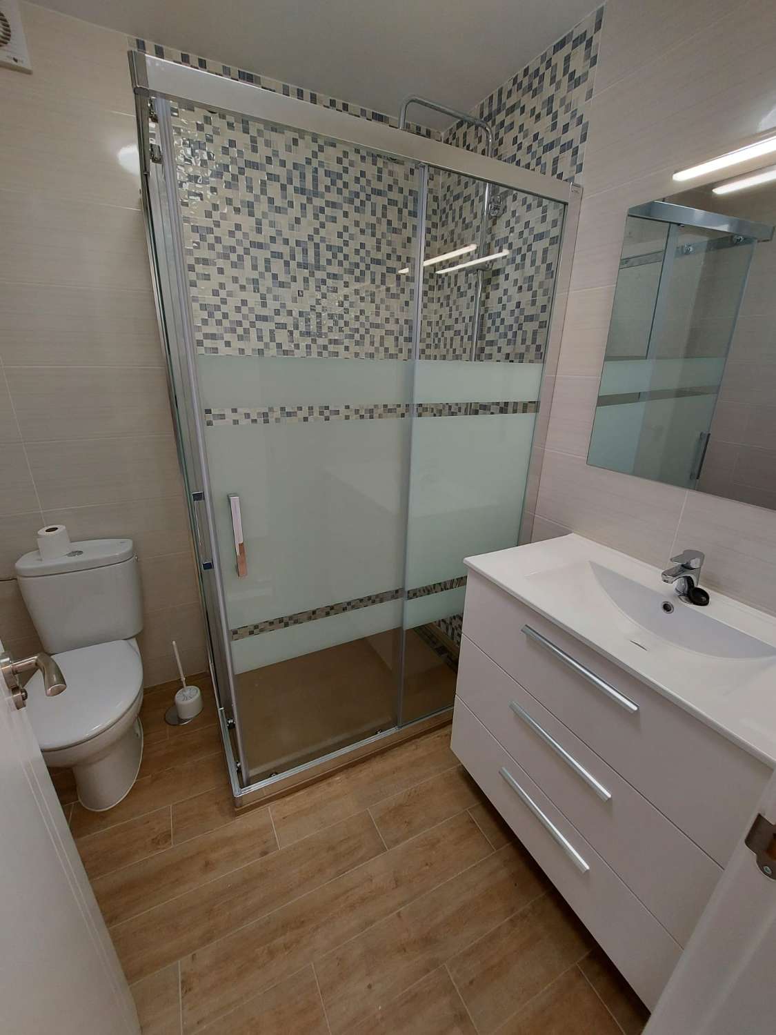 MEDIA TEMPORADA . SE ALQUILA DE 01.09.26-31.05.27 BONITO APARTAMENTO EN PLAYAMAR (TORREMOLINOS )