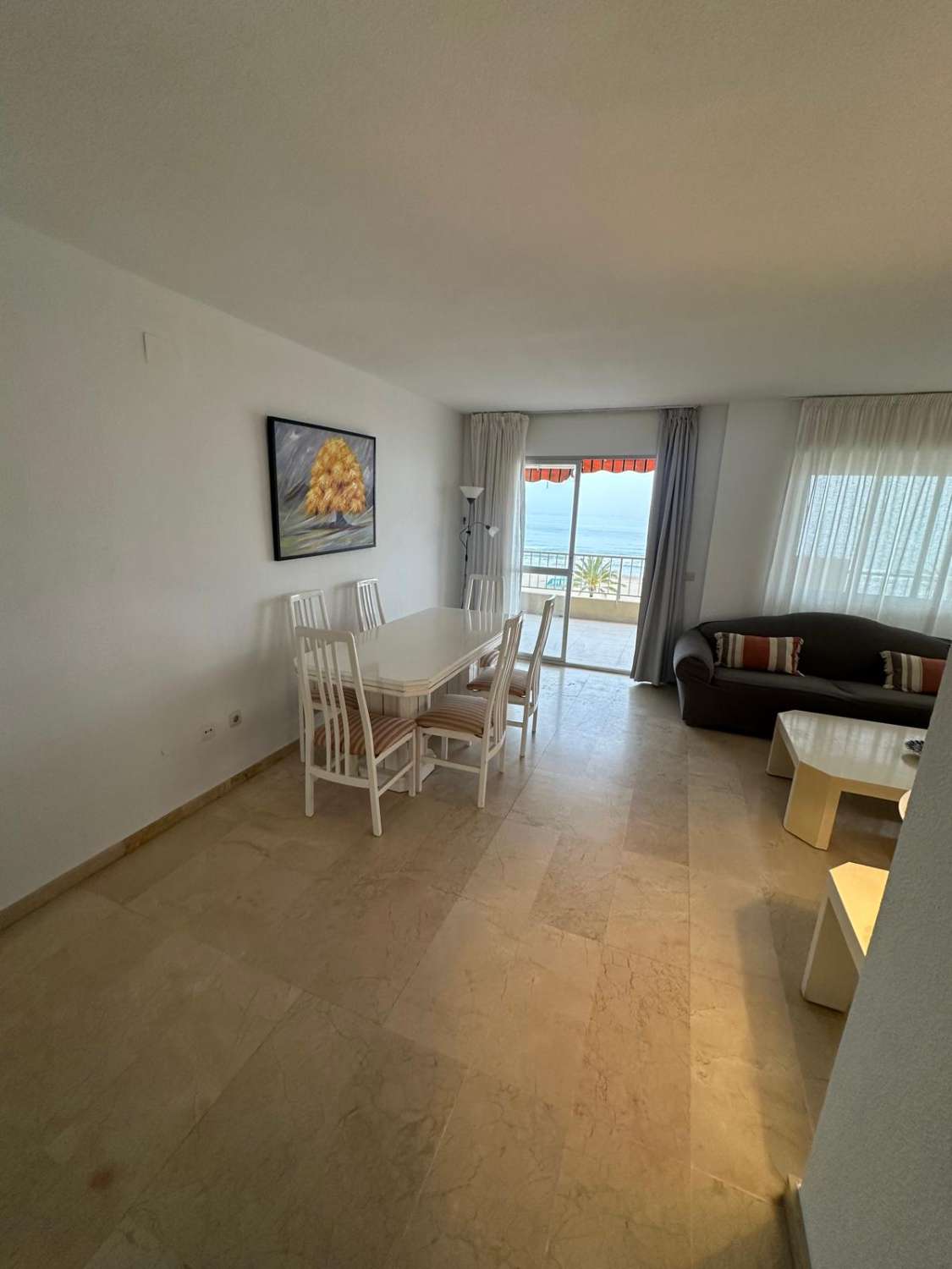 SE ALQUILA DESDE 1.9.26.-30.6.27  MAGNIFICO  APARTAMENTO EN 1ª LINEA CON PRECIOSAS VISTAS AL MAR  EN FUENGIROLA