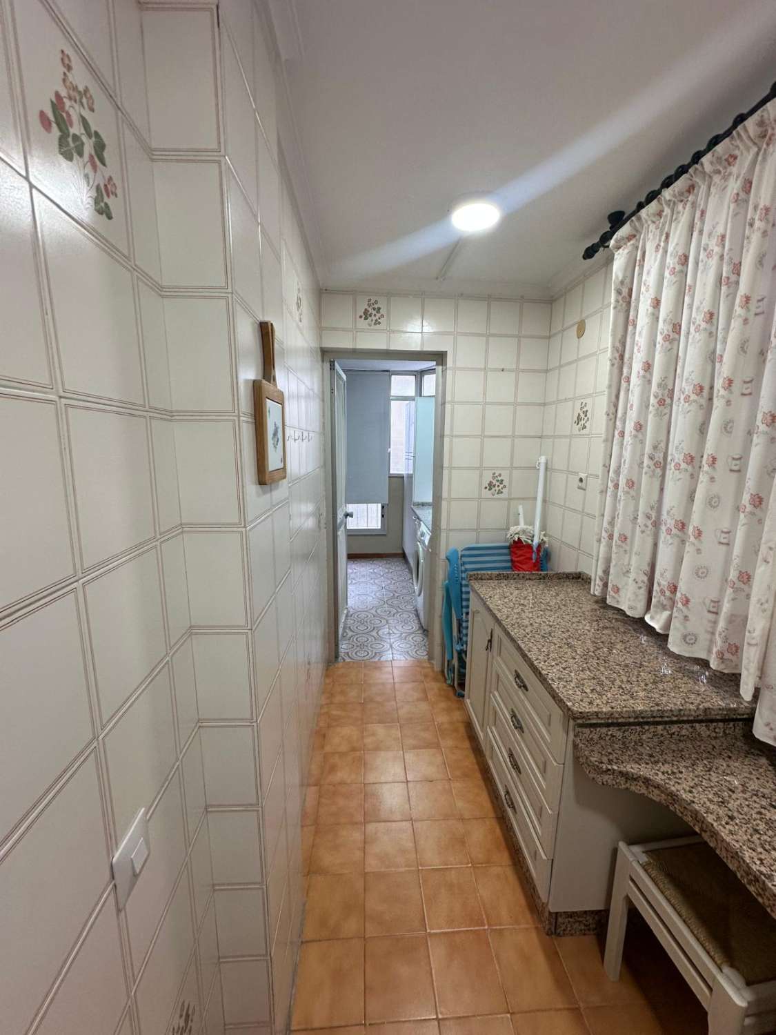 SE ALQUILA DESDE 1.9.26.-30.6.27  MAGNIFICO  APARTAMENTO EN 1ª LINEA CON PRECIOSAS VISTAS AL MAR  EN FUENGIROLA