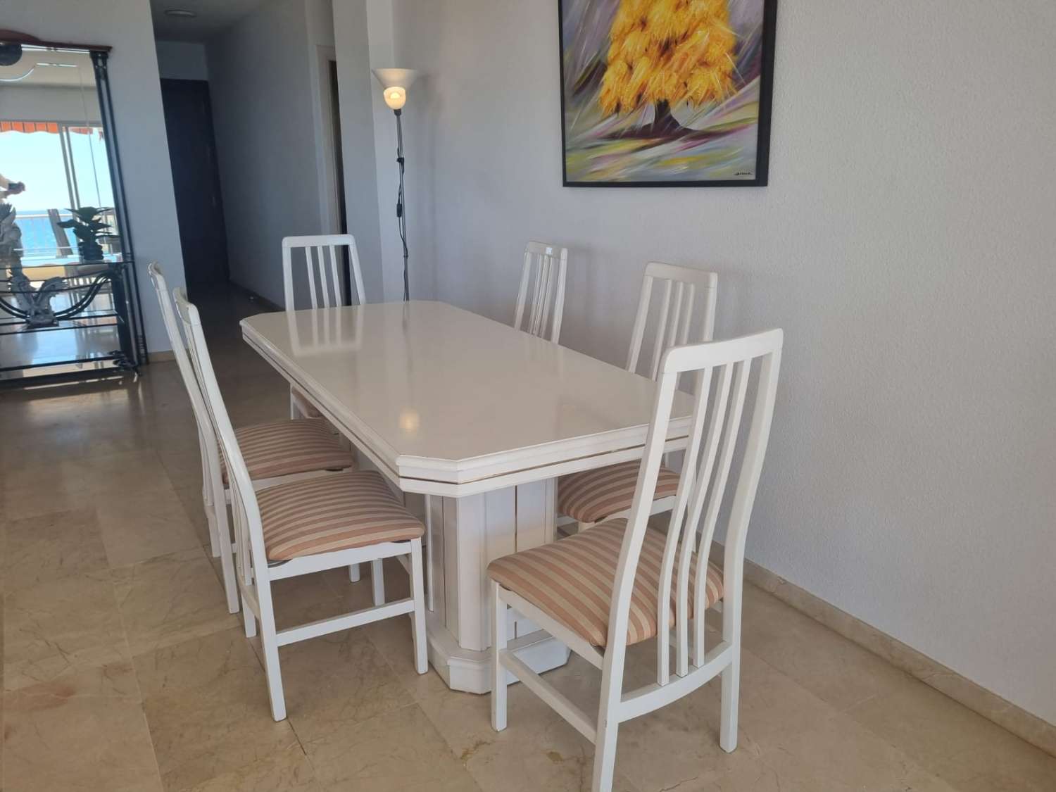 SE ALQUILA DESDE 1.9.26.-30.6.27  MAGNIFICO  APARTAMENTO EN 1ª LINEA CON PRECIOSAS VISTAS AL MAR  EN FUENGIROLA