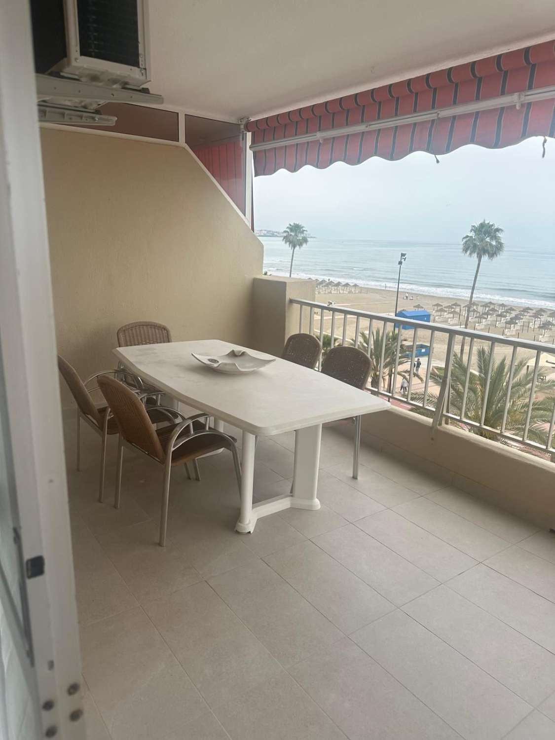 SE ALQUILA DESDE 1.9.26.-30.6.27  MAGNIFICO  APARTAMENTO EN 1ª LINEA CON PRECIOSAS VISTAS AL MAR  EN FUENGIROLA