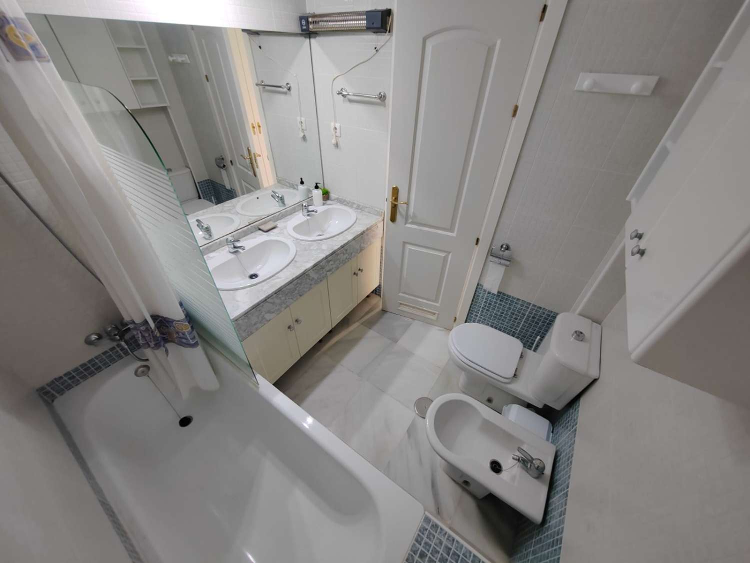 MEDIA TEMPORADA SE ALQUILA DESDE 01.09.26 - 30.6.27 BONITO APARTAMENTO CON VISTAS AL MAR  EN BENALMADENA