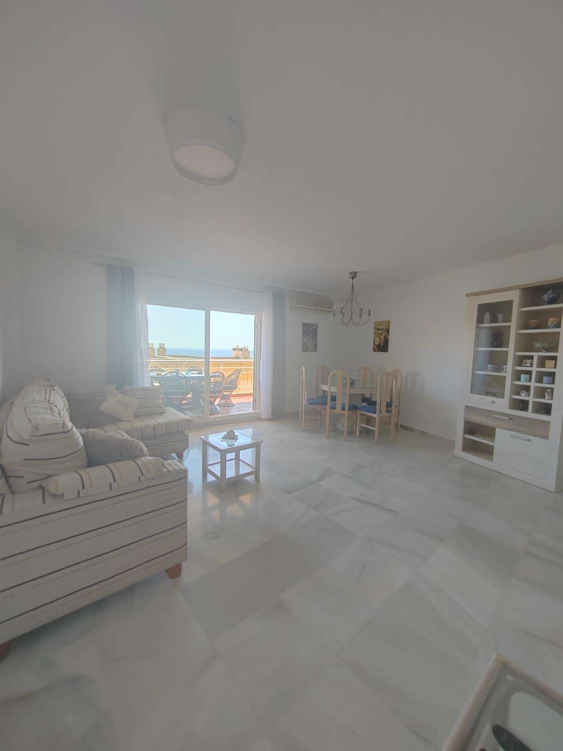 MEDIA TEMPORADA SE ALQUILA DESDE 01.09.26 - 30.6.27 BONITO APARTAMENTO CON VISTAS AL MAR  EN BENALMADENA