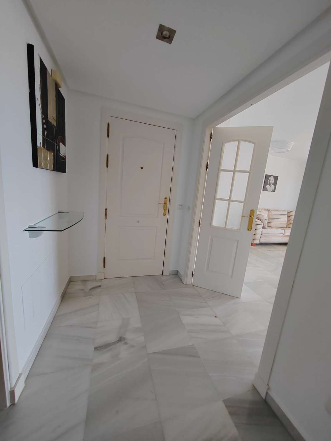 MEDIA TEMPORADA SE ALQUILA DESDE 01.09.26 - 30.6.27 BONITO APARTAMENTO CON VISTAS AL MAR  EN BENALMADENA