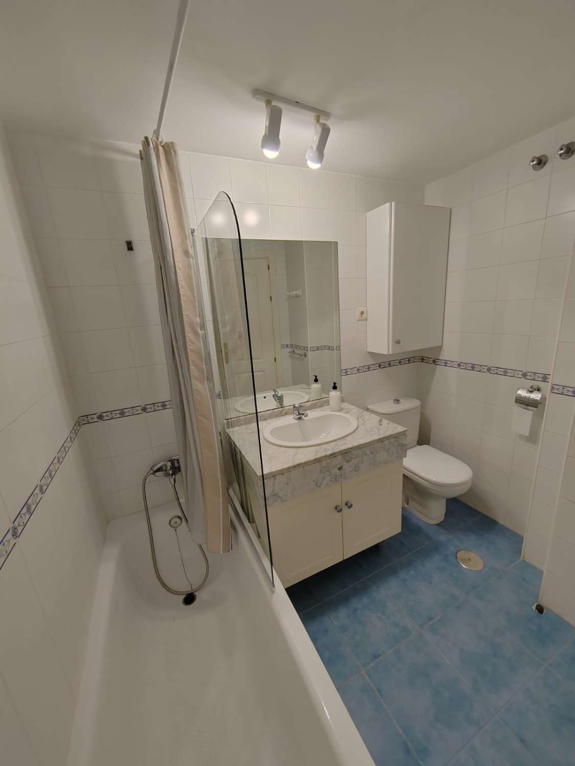 MEDIA TEMPORADA SE ALQUILA DESDE 01.09.26 - 30.6.27 BONITO APARTAMENTO CON VISTAS AL MAR  EN BENALMADENA