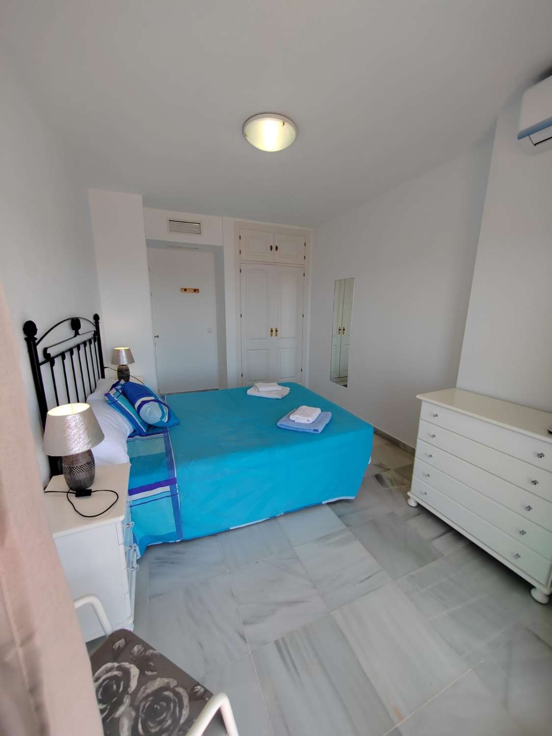 MEDIA TEMPORADA SE ALQUILA DESDE 01.09.26 - 30.6.27 BONITO APARTAMENTO CON VISTAS AL MAR  EN BENALMADENA