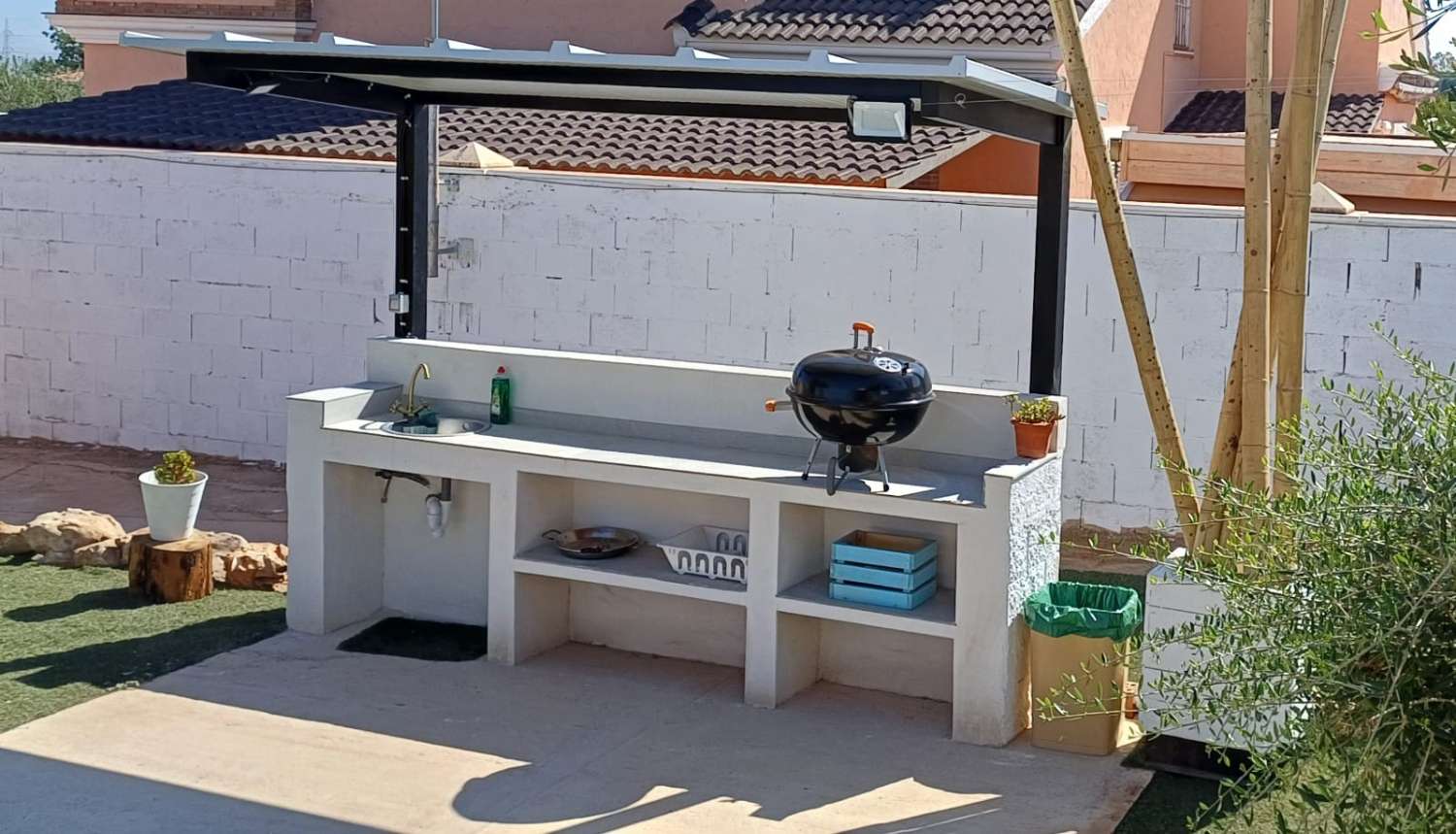 SE ALQUILA  DESDE AHORA HASTA  31.05.26 Y DESDE 01/09/2026-30/06/2027 BUNGALOW DE FIBRA EN ZONA PINARES DE SAN ANTON (ALHAURIN)