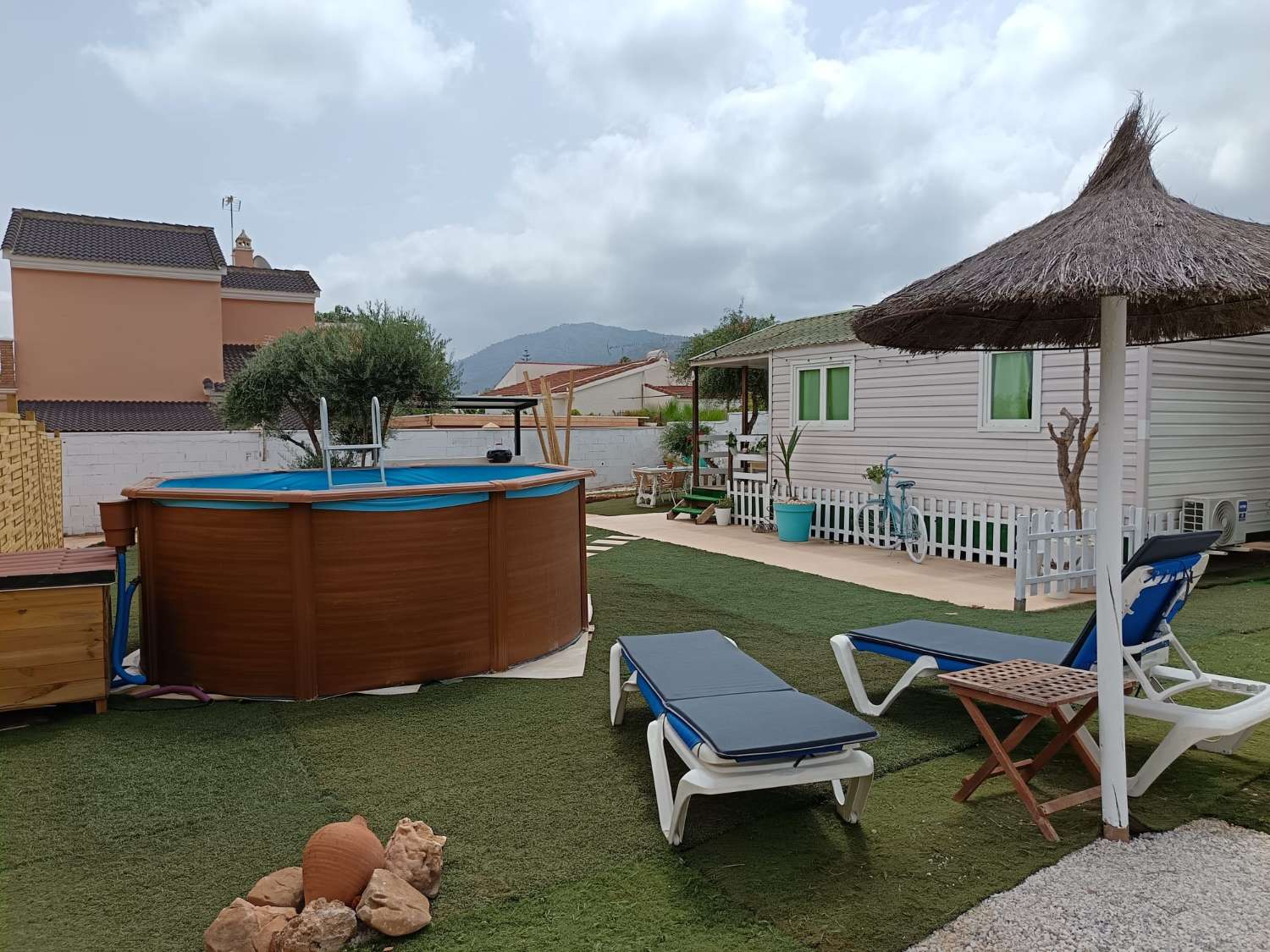 SE ALQUILA  DESDE AHORA HASTA  31.05.26 Y DESDE 01/09/2026-30/06/2027 BUNGALOW DE FIBRA EN ZONA PINARES DE SAN ANTON (ALHAURIN)