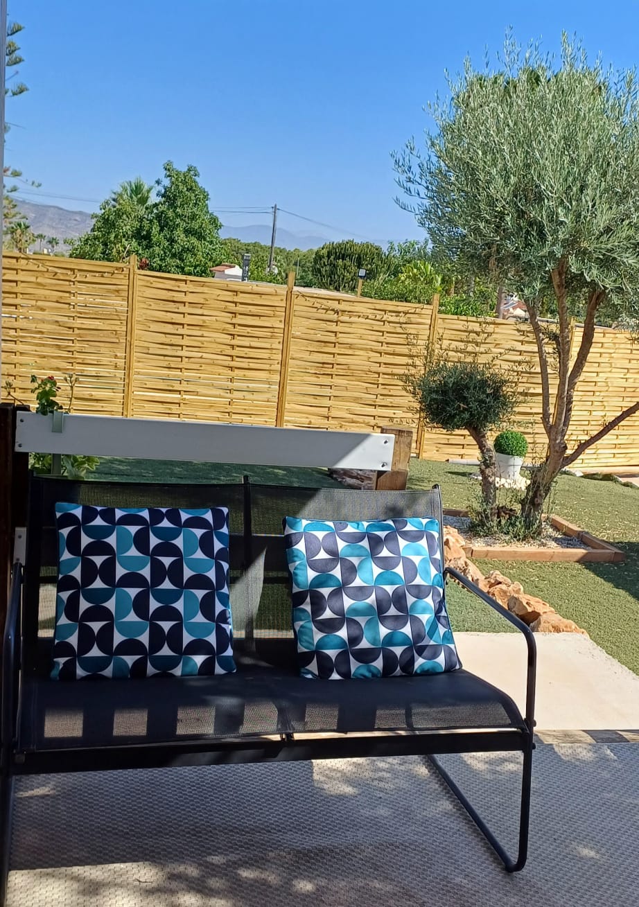 SE ALQUILA  DESDE AHORA HASTA  31.05.26 Y DESDE 01/09/2026-30/06/2027 BUNGALOW DE FIBRA EN ZONA PINARES DE SAN ANTON (ALHAURIN)