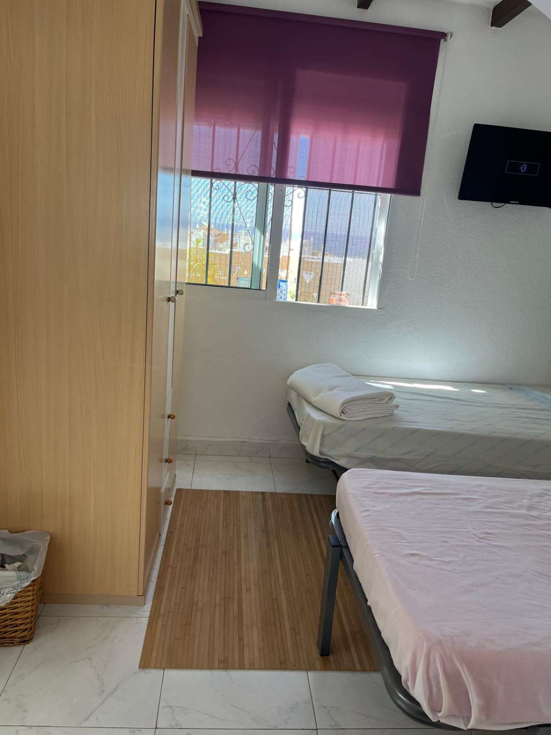 MEDIA TEMPORADA . SE ALQUILA DESDE 1.9.26-30.6.27  BONITO ATICO  DUPLEX EN BENALMADENA CON VISTAS AL MAR