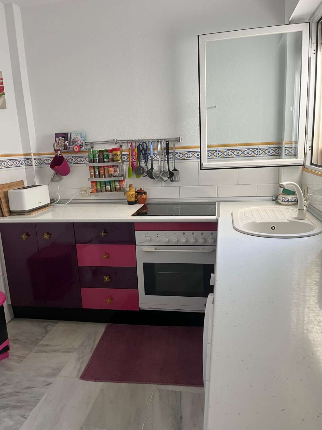 MEDIA TEMPORADA . SE ALQUILA DESDE 1.9.26-30.6.27  BONITO ATICO  DUPLEX EN BENALMADENA CON VISTAS AL MAR