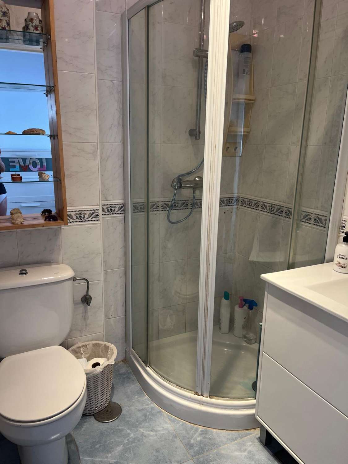 MEDIA TEMPORADA . SE ALQUILA DESDE 1.9.26-30.6.27  BONITO ATICO  DUPLEX EN BENALMADENA CON VISTAS AL MAR