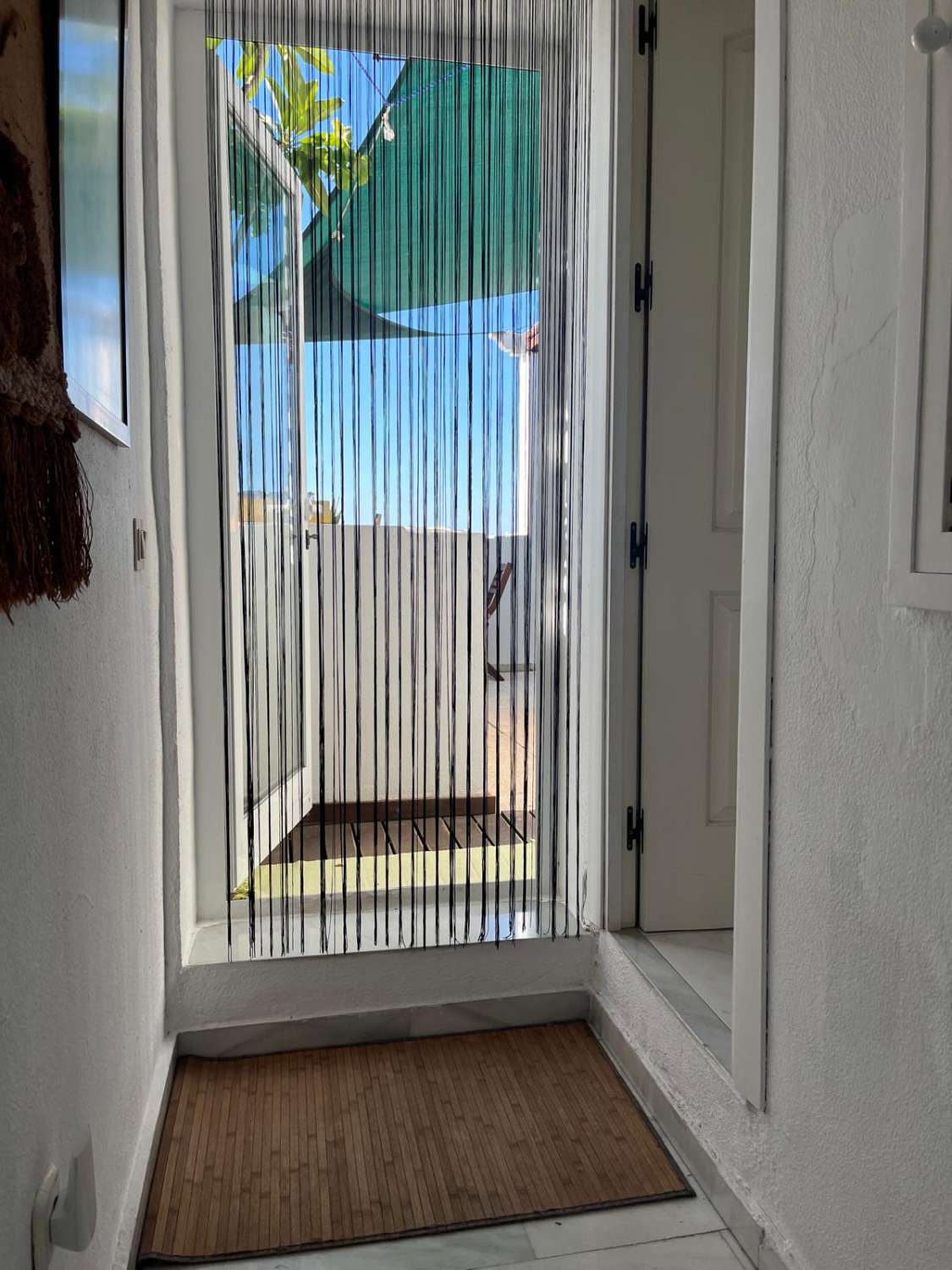 MEDIA TEMPORADA . SE ALQUILA DESDE 1.9.26-30.6.27  BONITO ATICO  DUPLEX EN BENALMADENA CON VISTAS AL MAR