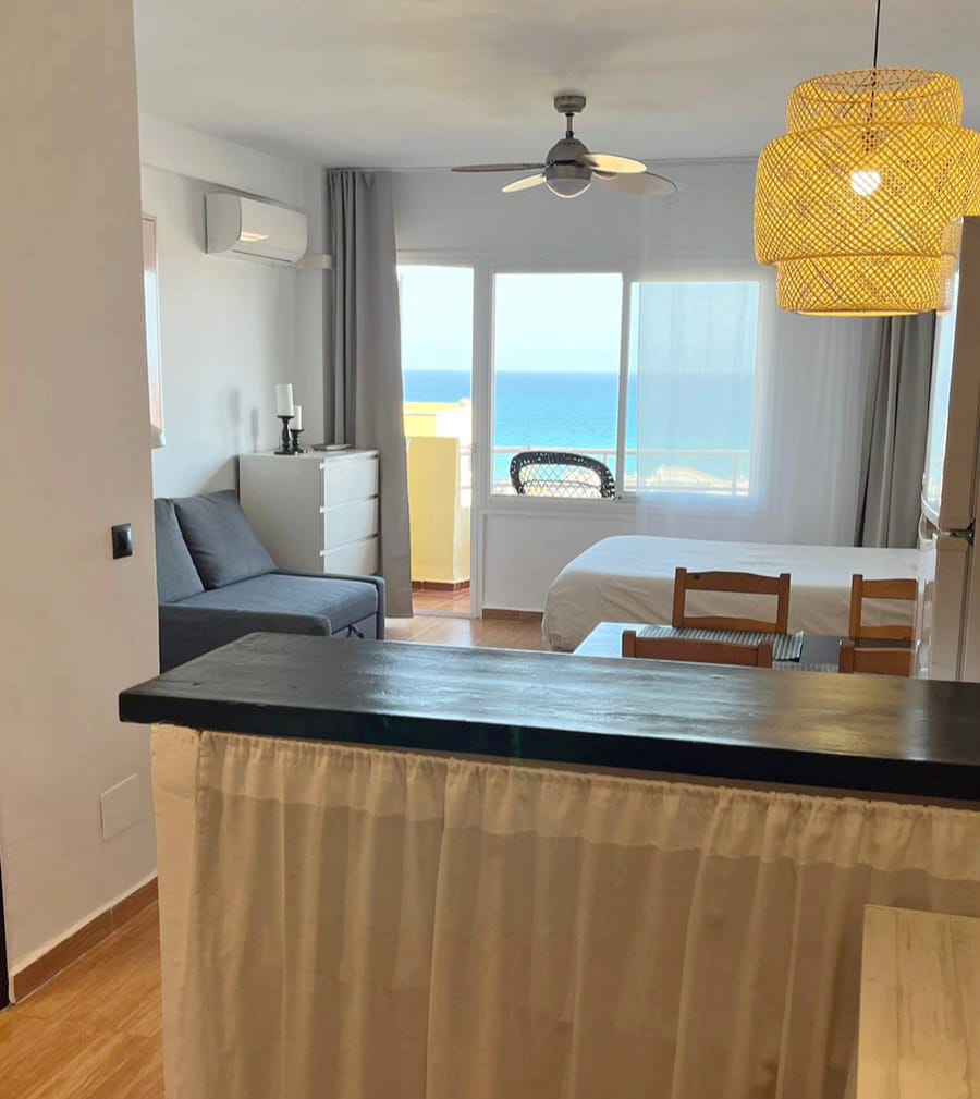 SE ALQUILA HASTA  30.04.2026 Y DESDE 01/09/2026-30/06/2027  CON VISTAS AL MAR (TORREMOLINOS)