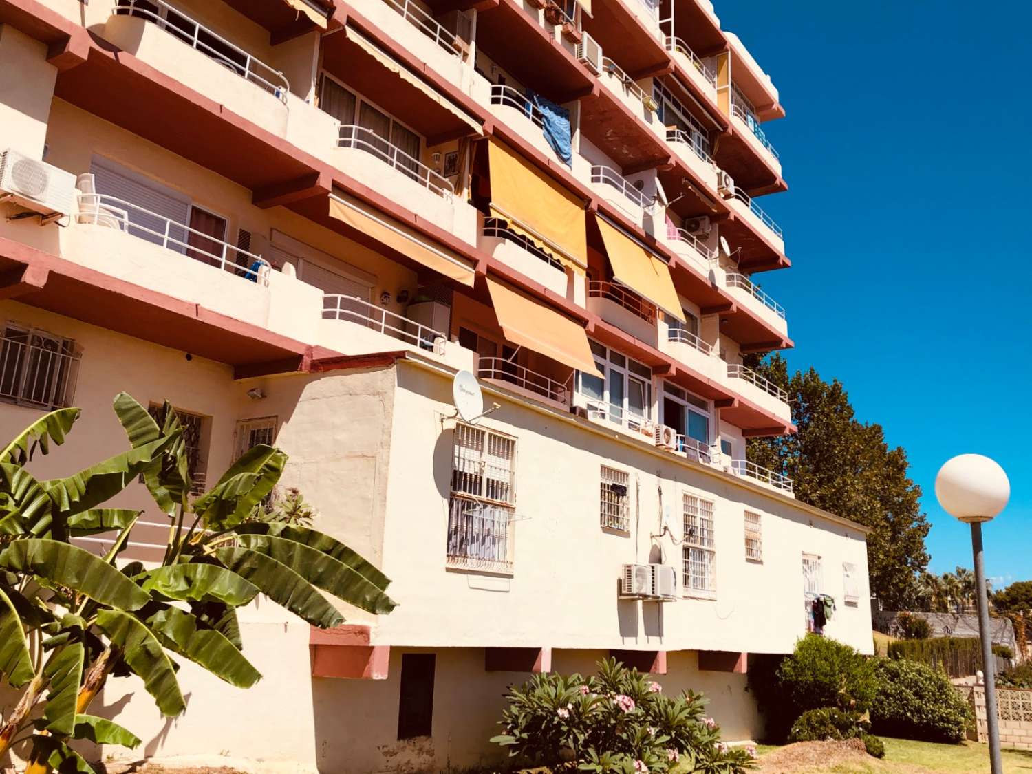 SE ALQUILA HASTA  30.04.2026 Y DESDE 01/09/2026-30/06/2027  CON VISTAS AL MAR (TORREMOLINOS)