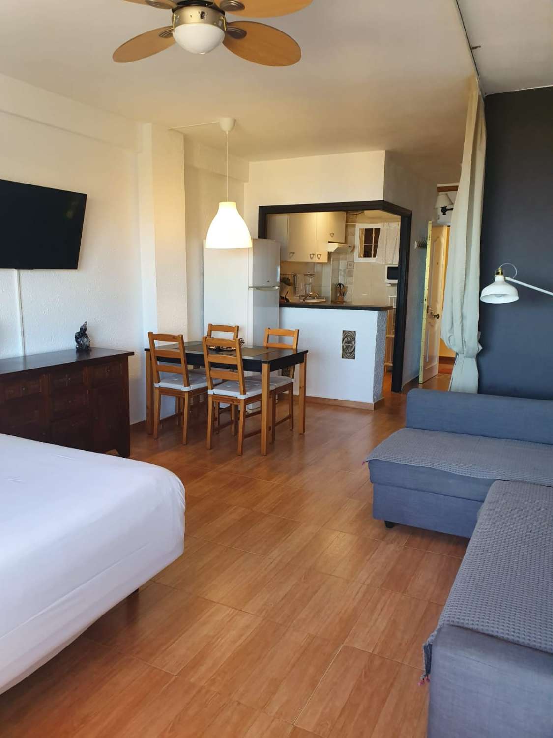 SE ALQUILA HASTA  30.04.2026 Y DESDE 01/09/2026-30/06/2027  CON VISTAS AL MAR (TORREMOLINOS)