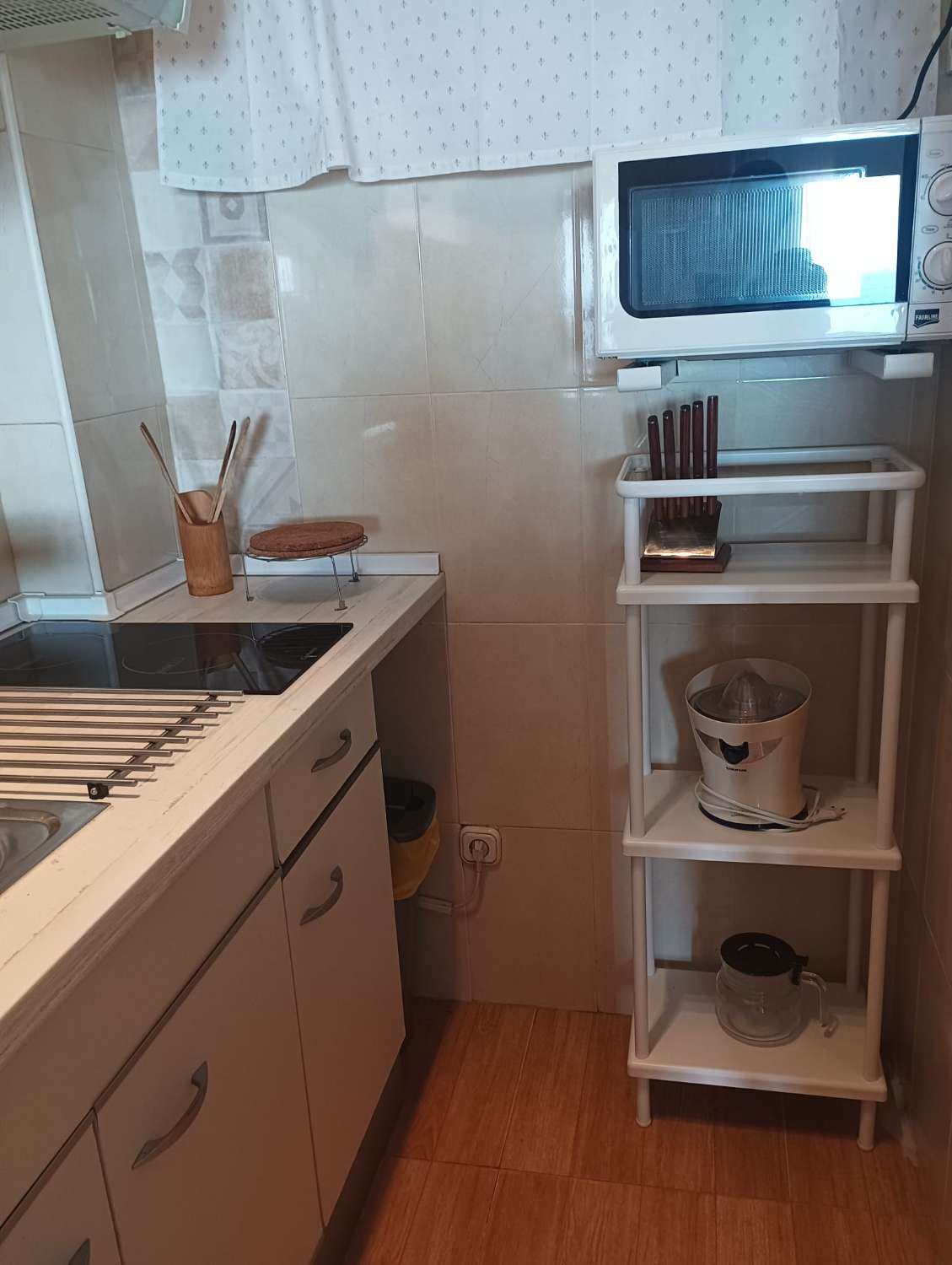 SE ALQUILA HASTA  30.04.2026 Y DESDE 01/09/2026-30/06/2027  CON VISTAS AL MAR (TORREMOLINOS)