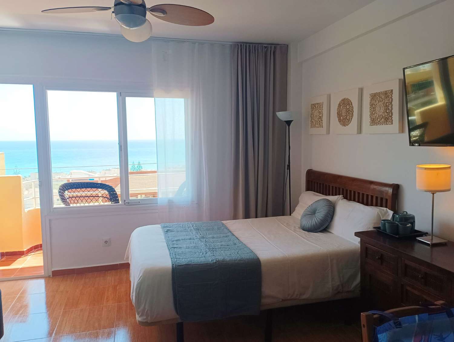 SE ALQUILA HASTA  30.04.2026 Y DESDE 01/09/2026-30/06/2027  CON VISTAS AL MAR (TORREMOLINOS)