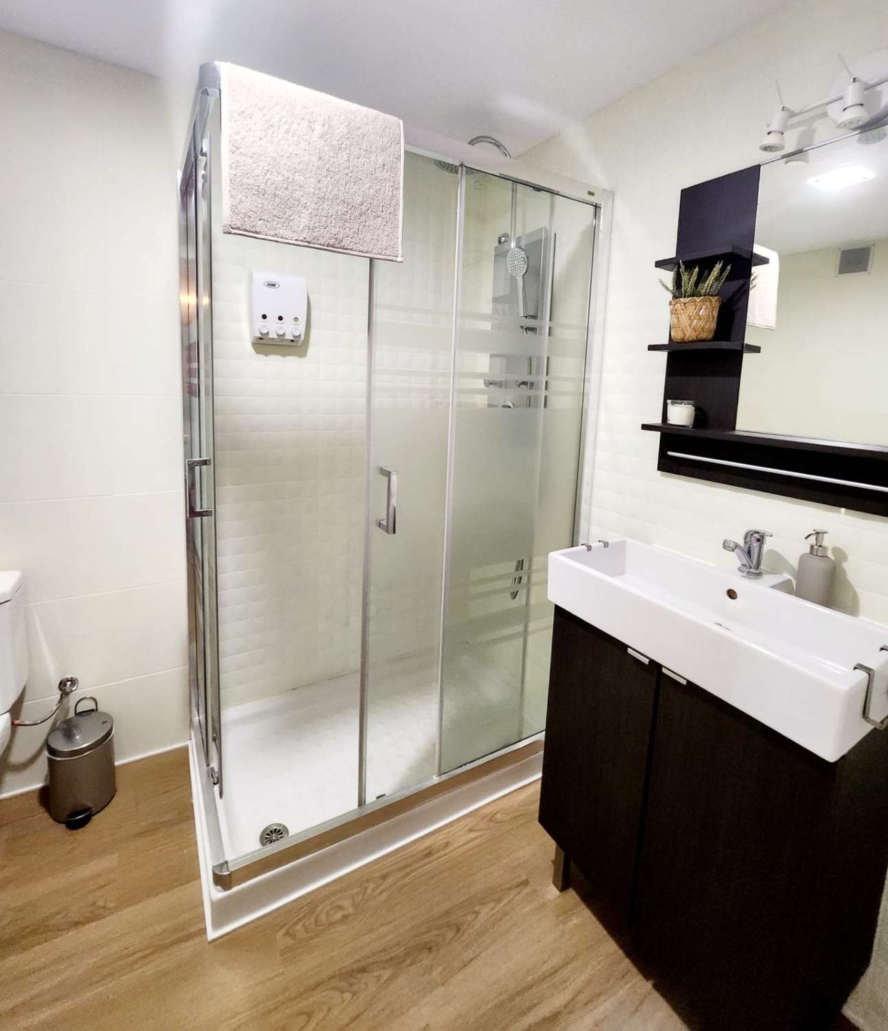 media temporada . Se alquila desde 01/09/26- 30/06/27 bonito estudio con vistas al mar en La Colina (Torremolinos)