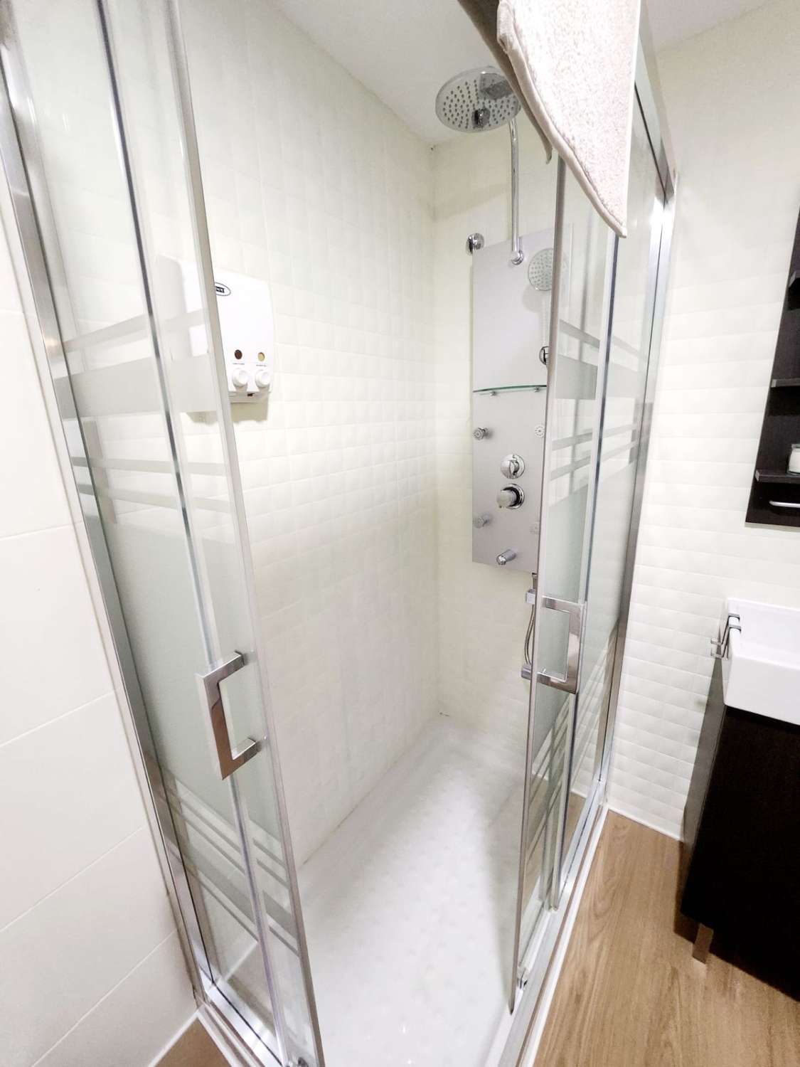 media temporada . Se alquila desde 01/09/26- 30/06/27 bonito estudio con vistas al mar en La Colina (Torremolinos)