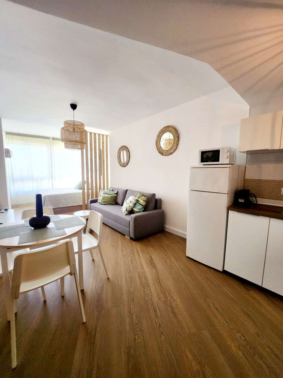 media temporada . Se alquila desde 01/09/26- 30/06/27 bonito estudio con vistas al mar en La Colina (Torremolinos)