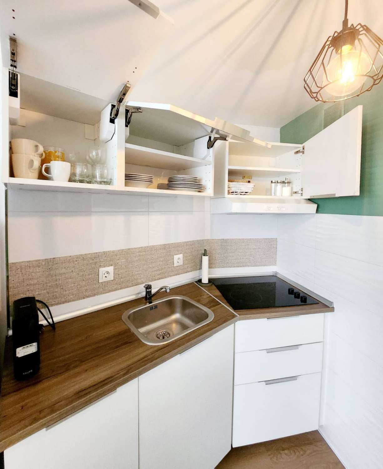 media temporada . Se alquila desde 01/09/26- 30/06/27 bonito estudio con vistas al mar en La Colina (Torremolinos)