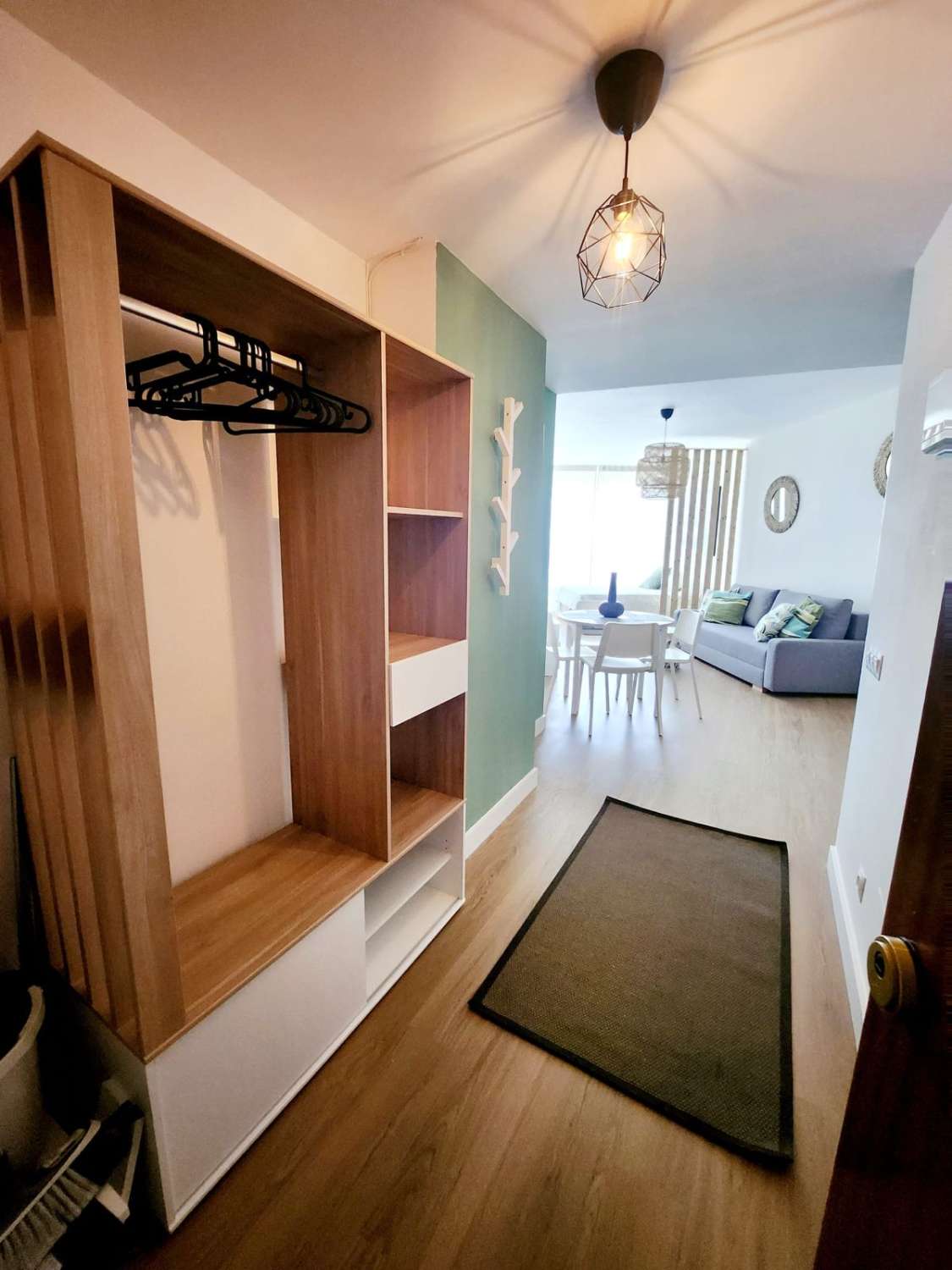 media temporada . Se alquila desde 01/09/26- 30/06/27 bonito estudio con vistas al mar en La Colina (Torremolinos)