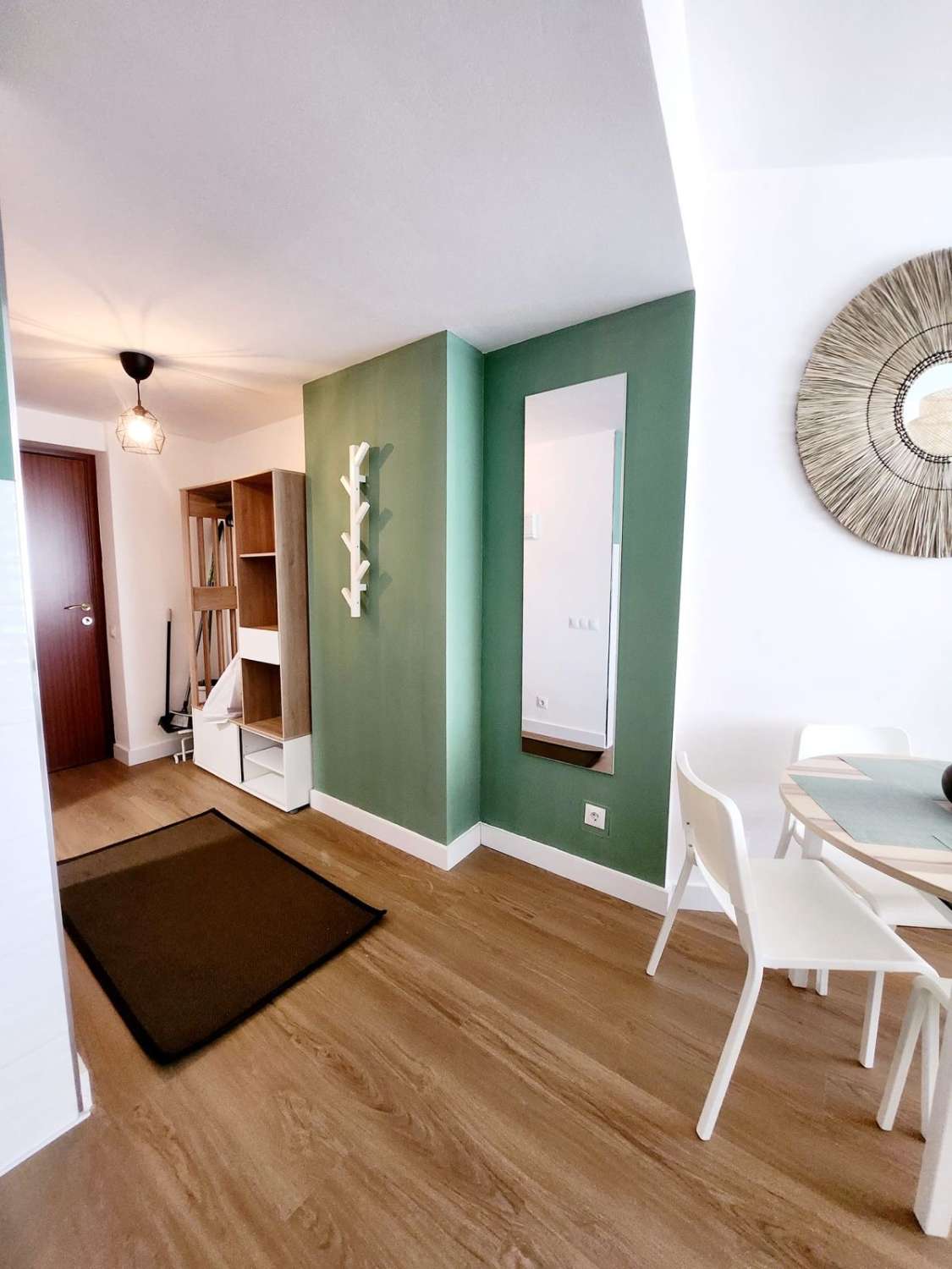 media temporada . Se alquila desde 01/09/26- 30/06/27 bonito estudio con vistas al mar en La Colina (Torremolinos)