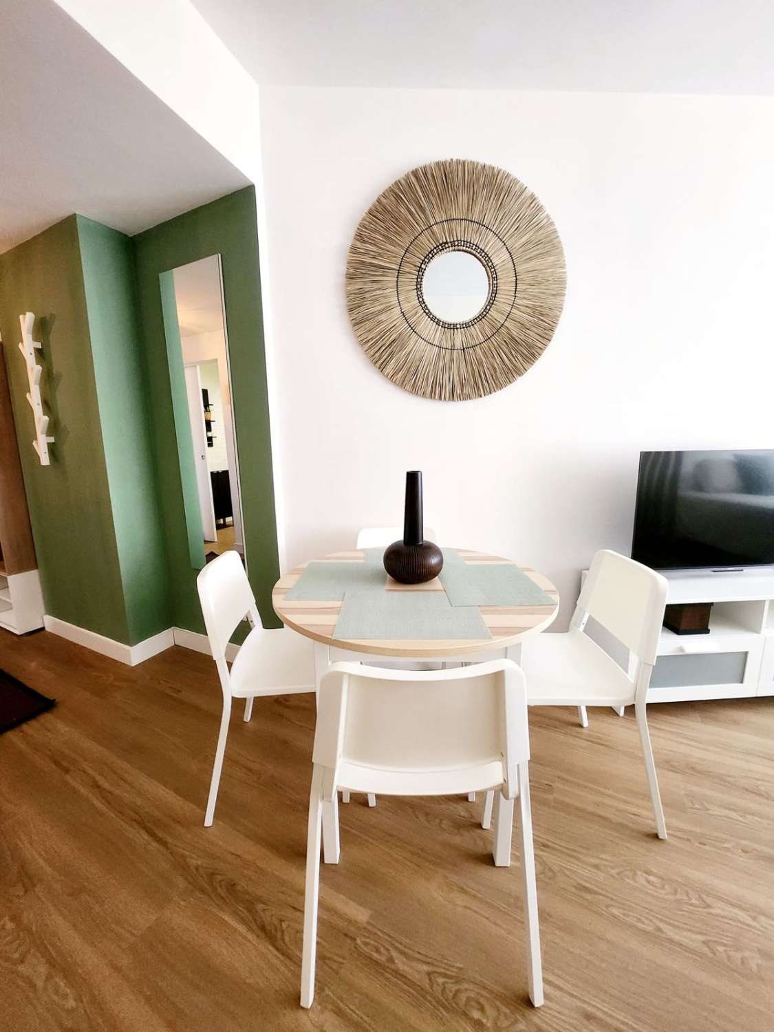 media temporada . Se alquila desde 01/09/26- 30/06/27 bonito estudio con vistas al mar en La Colina (Torremolinos)