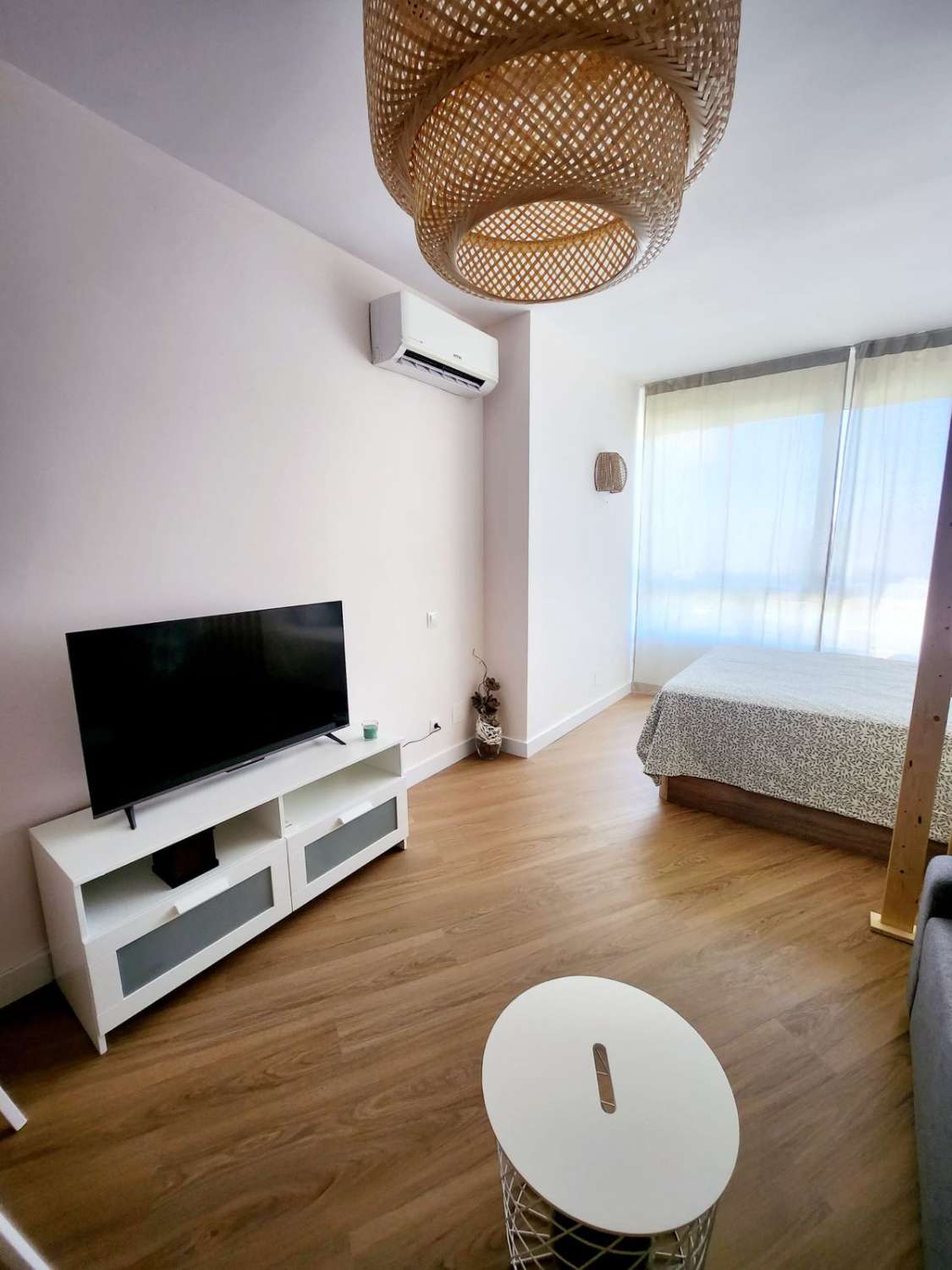 media temporada . Se alquila desde 01/09/26- 30/06/27 bonito estudio con vistas al mar en La Colina (Torremolinos)