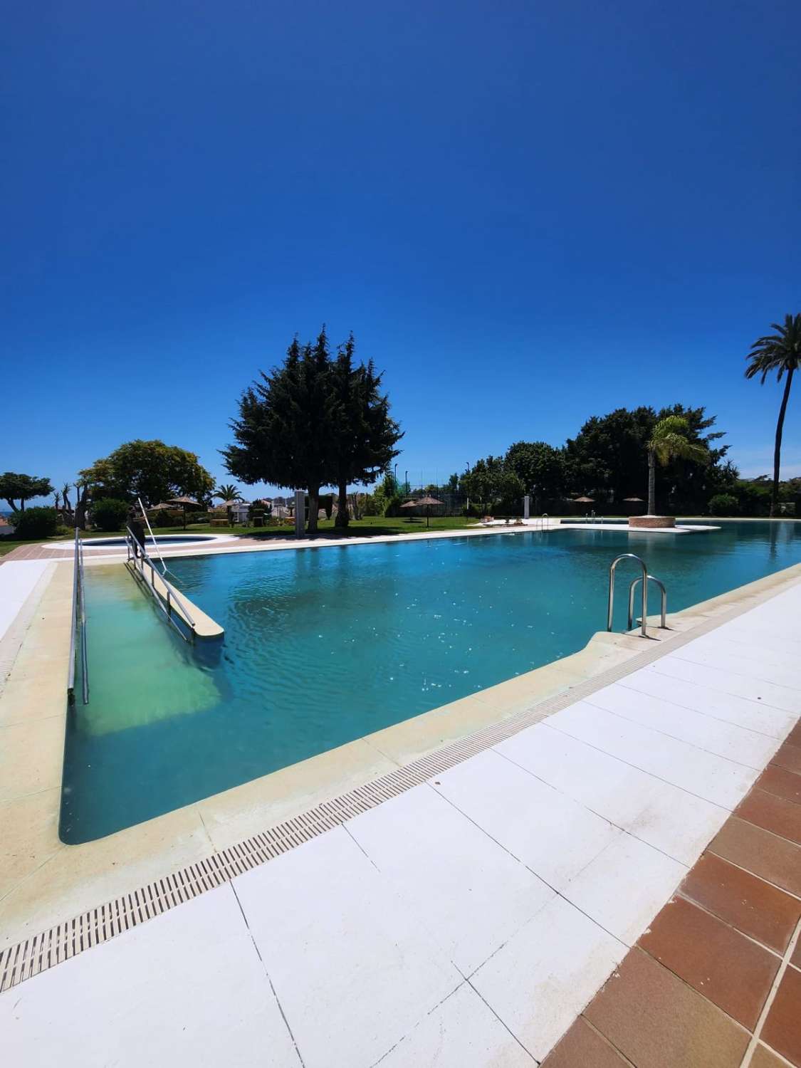 media temporada . Se alquila desde 01/09/26- 30/06/27 bonito estudio con vistas al mar en La Colina (Torremolinos)