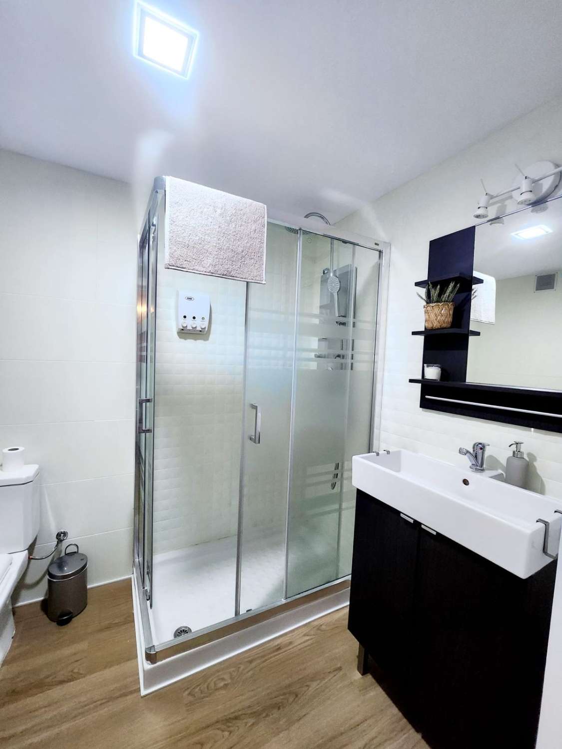 media temporada . Se alquila desde 01/09/26- 30/06/27 bonito estudio con vistas al mar en La Colina (Torremolinos)