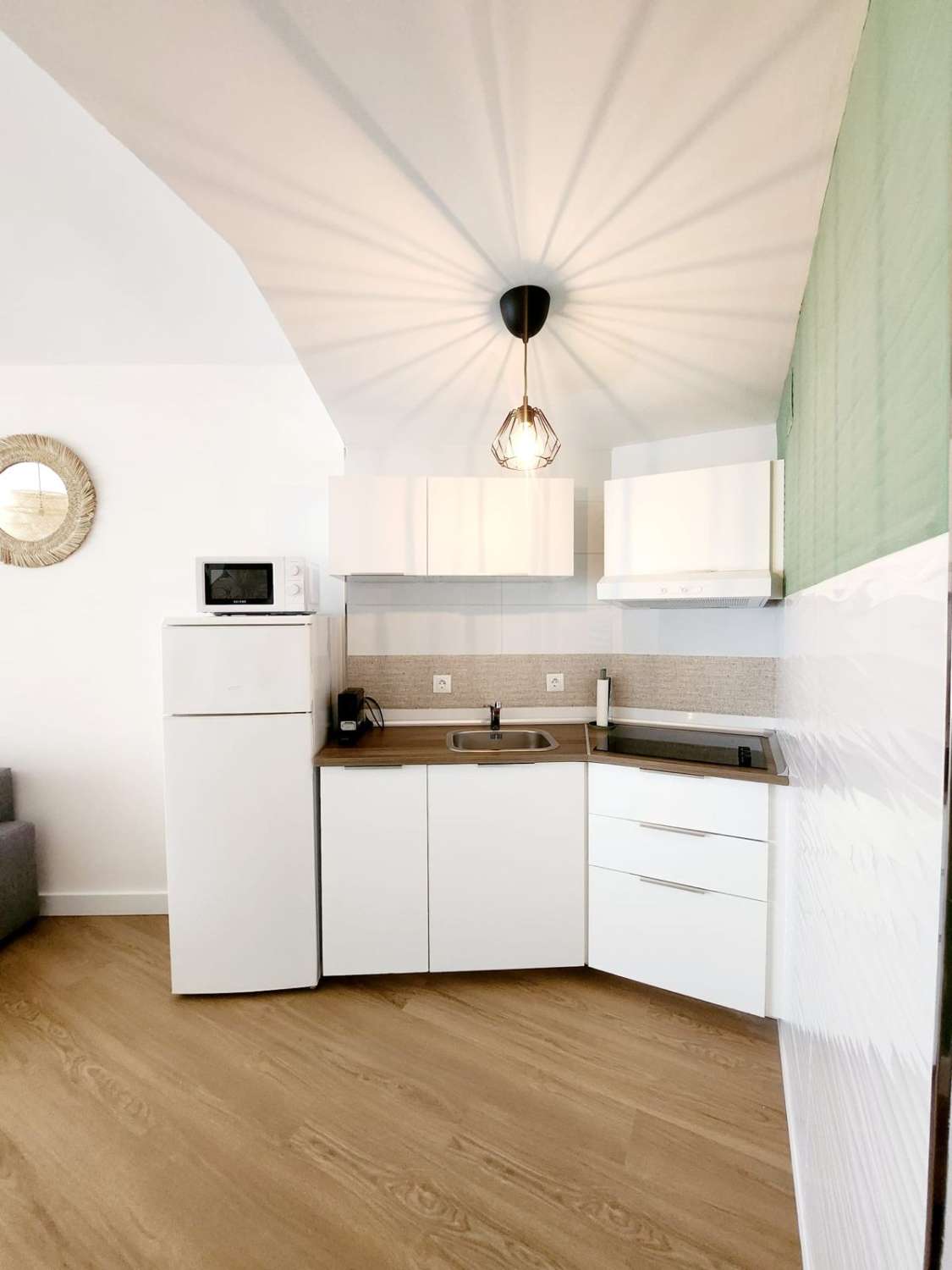 media temporada . Se alquila desde 01/09/26- 30/06/27 bonito estudio con vistas al mar en La Colina (Torremolinos)