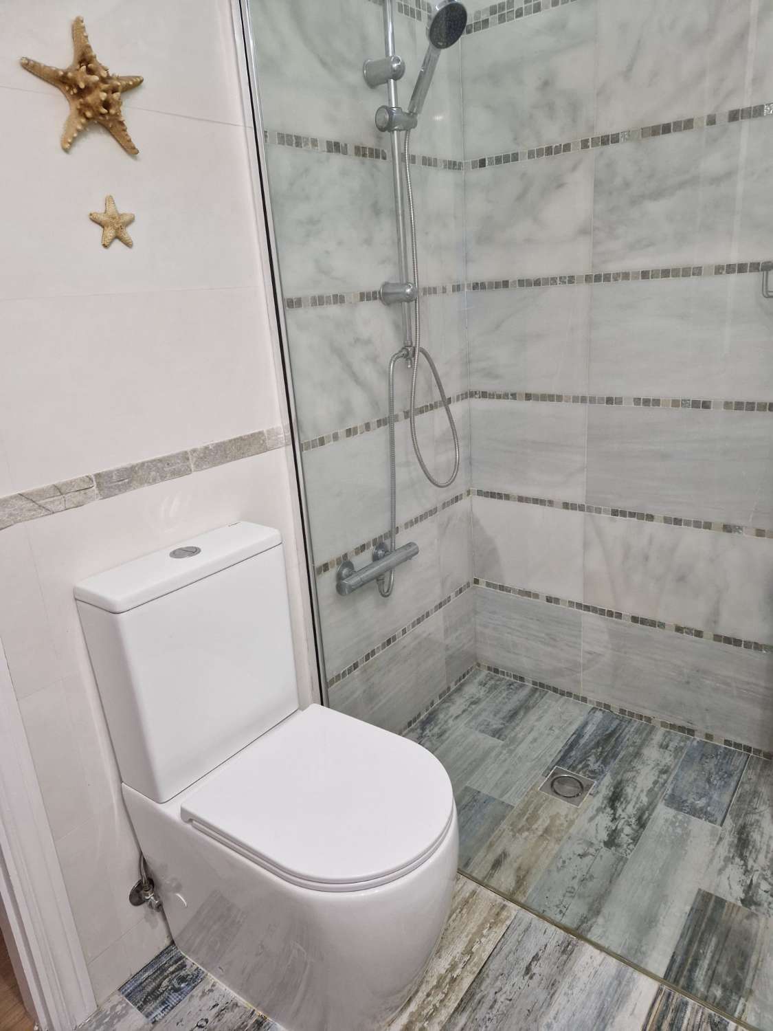 SE ALQUILA  DESDE  AHORA AL 30.5.26 y  DESDE 15/10/26 -30/5/27  BONITO ATICO EN MIJAS COSTA