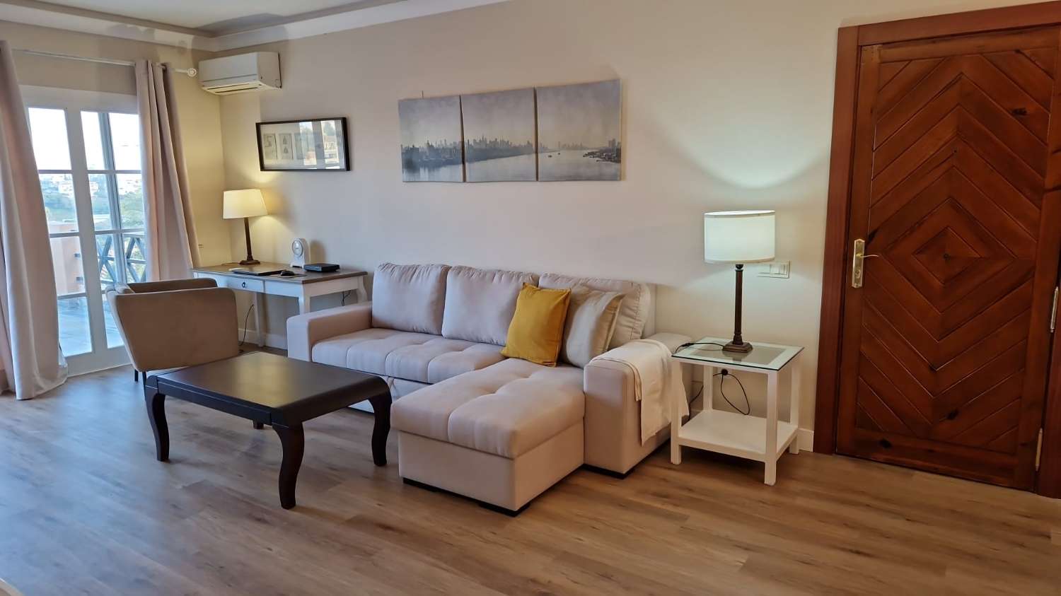 SE ALQUILA  DESDE  AHORA AL 30.5.26 y  DESDE 15/10/26 -30/5/27  BONITO ATICO EN MIJAS COSTA