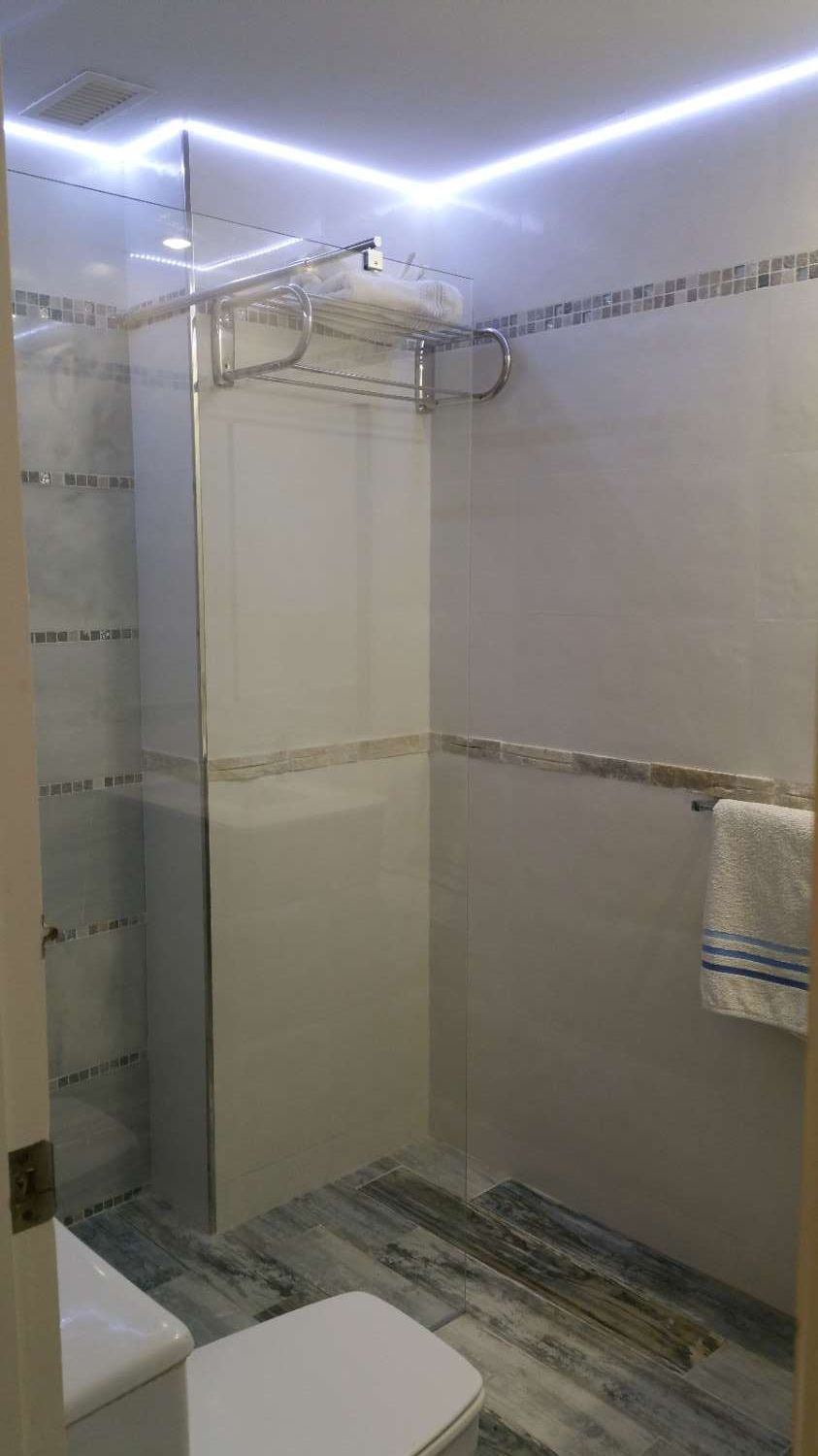 SE ALQUILA  DESDE  AHORA AL 30.5.26 y  DESDE 15/10/26 -30/5/27  BONITO ATICO EN MIJAS COSTA