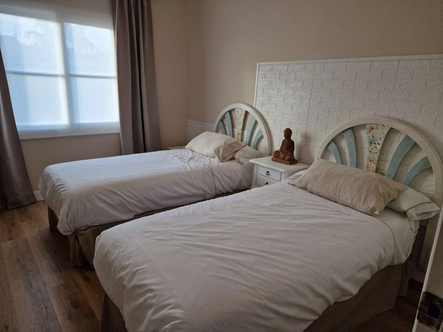 SE ALQUILA  DESDE  AHORA AL 30.5.26 y  DESDE 15/10/26 -30/5/27  BONITO ATICO EN MIJAS COSTA