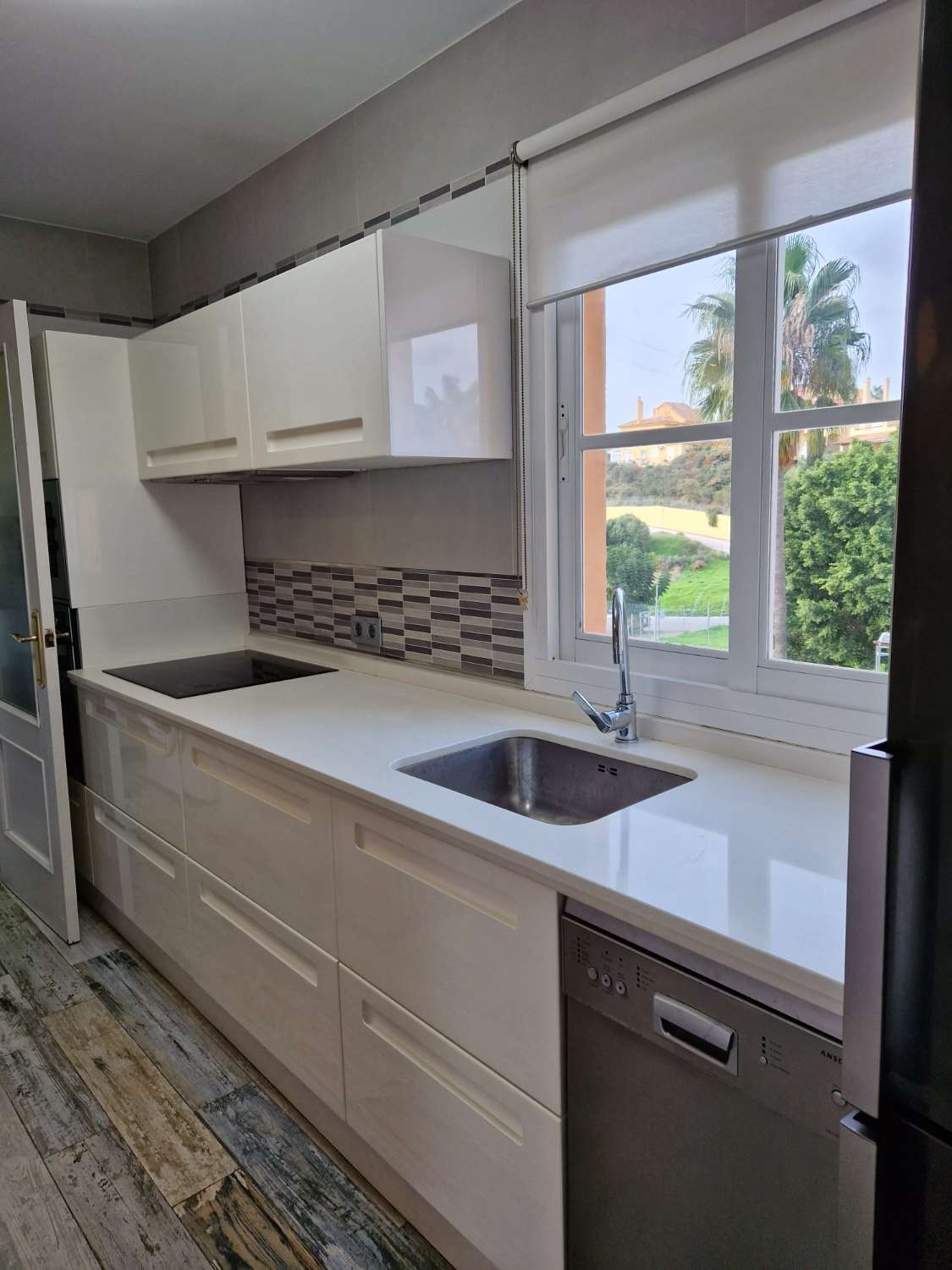 SE ALQUILA  DESDE  AHORA AL 30.5.26 y  DESDE 15/10/26 -30/5/27  BONITO ATICO EN MIJAS COSTA