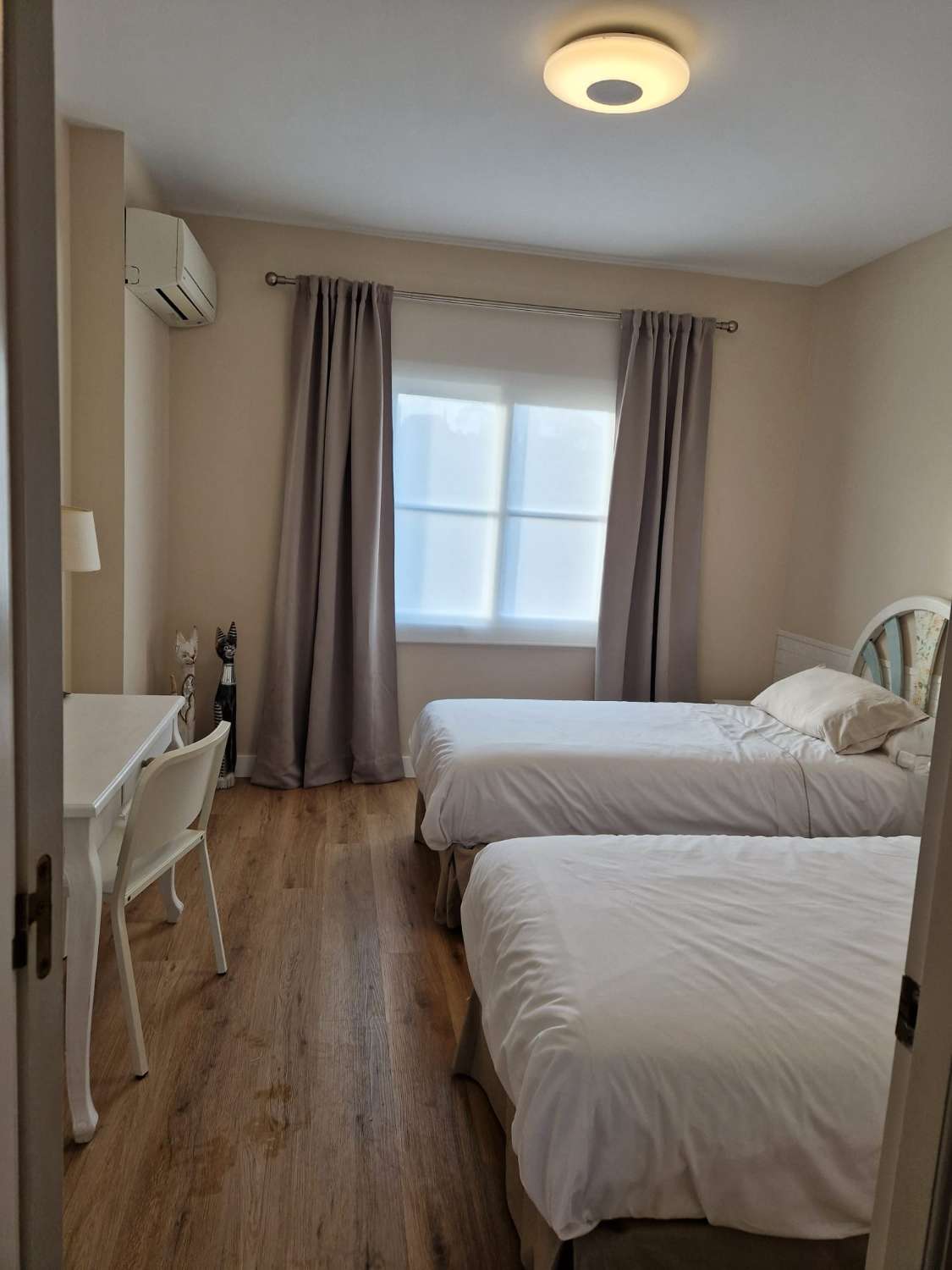 SE ALQUILA  DESDE  AHORA AL 30.5.26 y  DESDE 15/10/26 -30/5/27  BONITO ATICO EN MIJAS COSTA