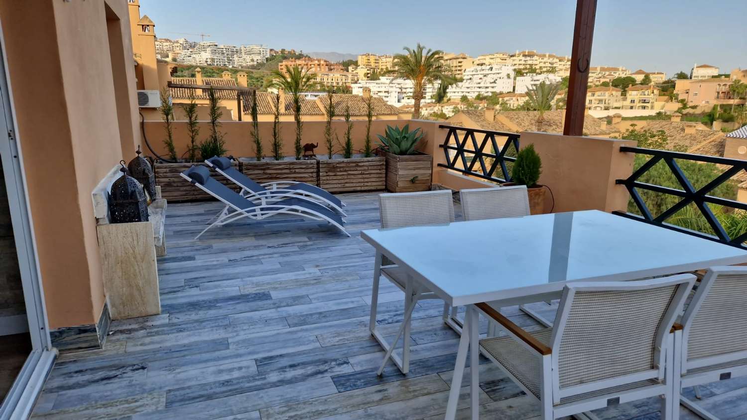 SE ALQUILA  DESDE  AHORA AL 30.5.26 y  DESDE 15/10/26 -30/5/27  BONITO ATICO EN MIJAS COSTA